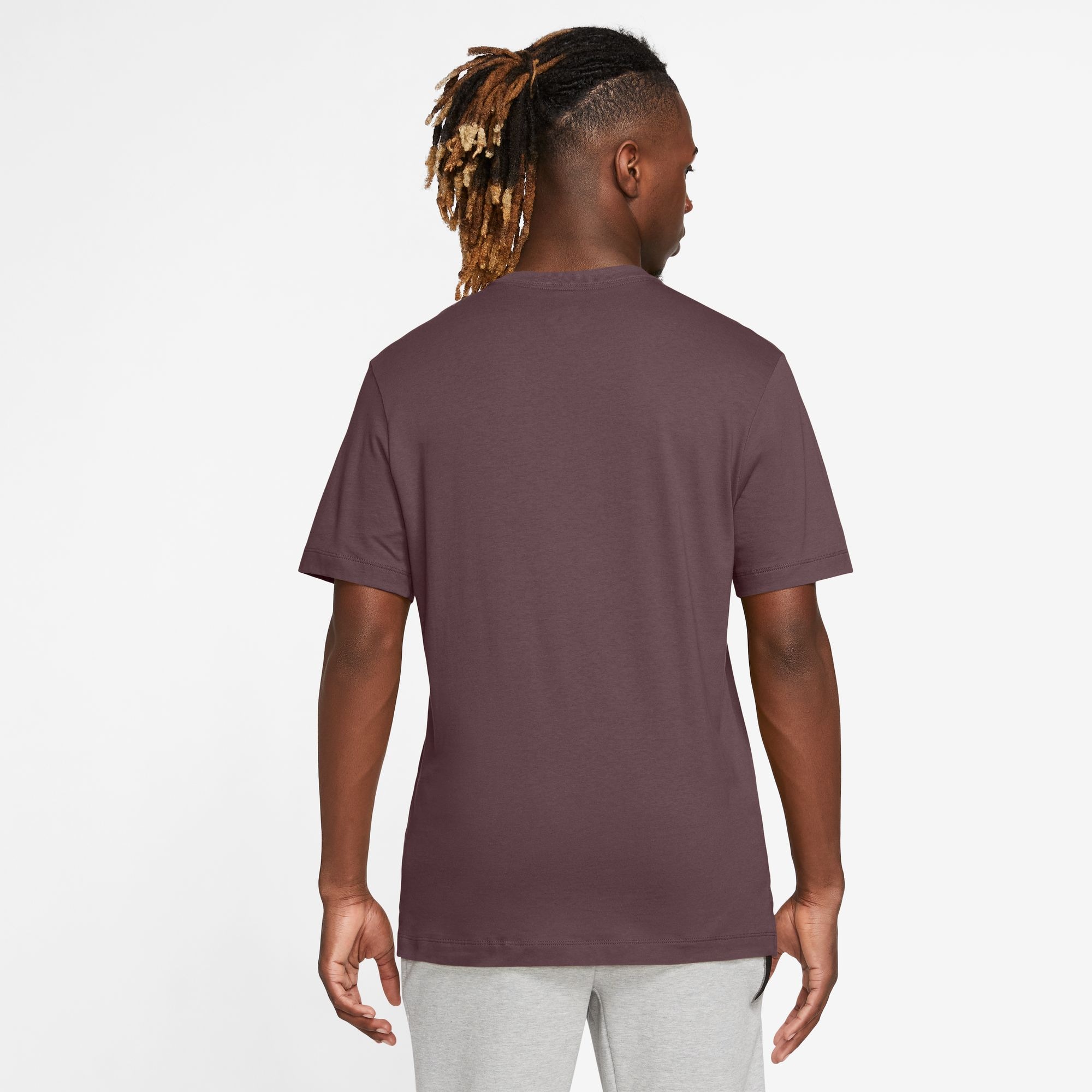 Nike Sportswear T-Shirt »M NSW CLUB TEE« mit Logostickerei auf der Brust, aus Jersey-Material, Regular Fit