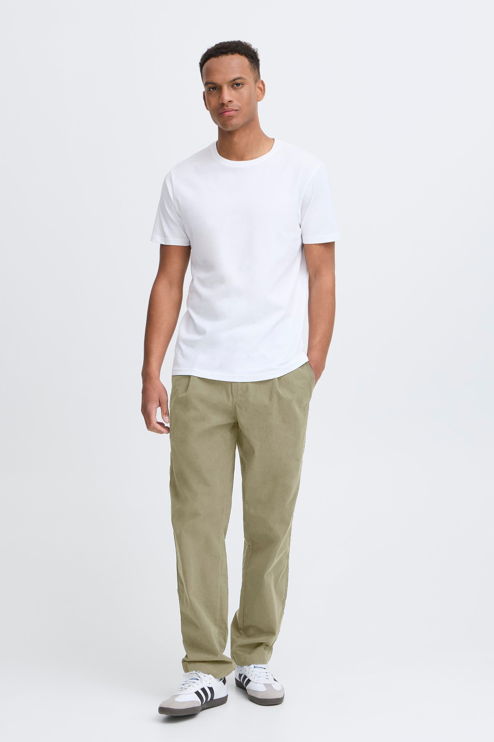!Solid Chinohose »Chinohose SDLIAM PLEAT ELAST.«