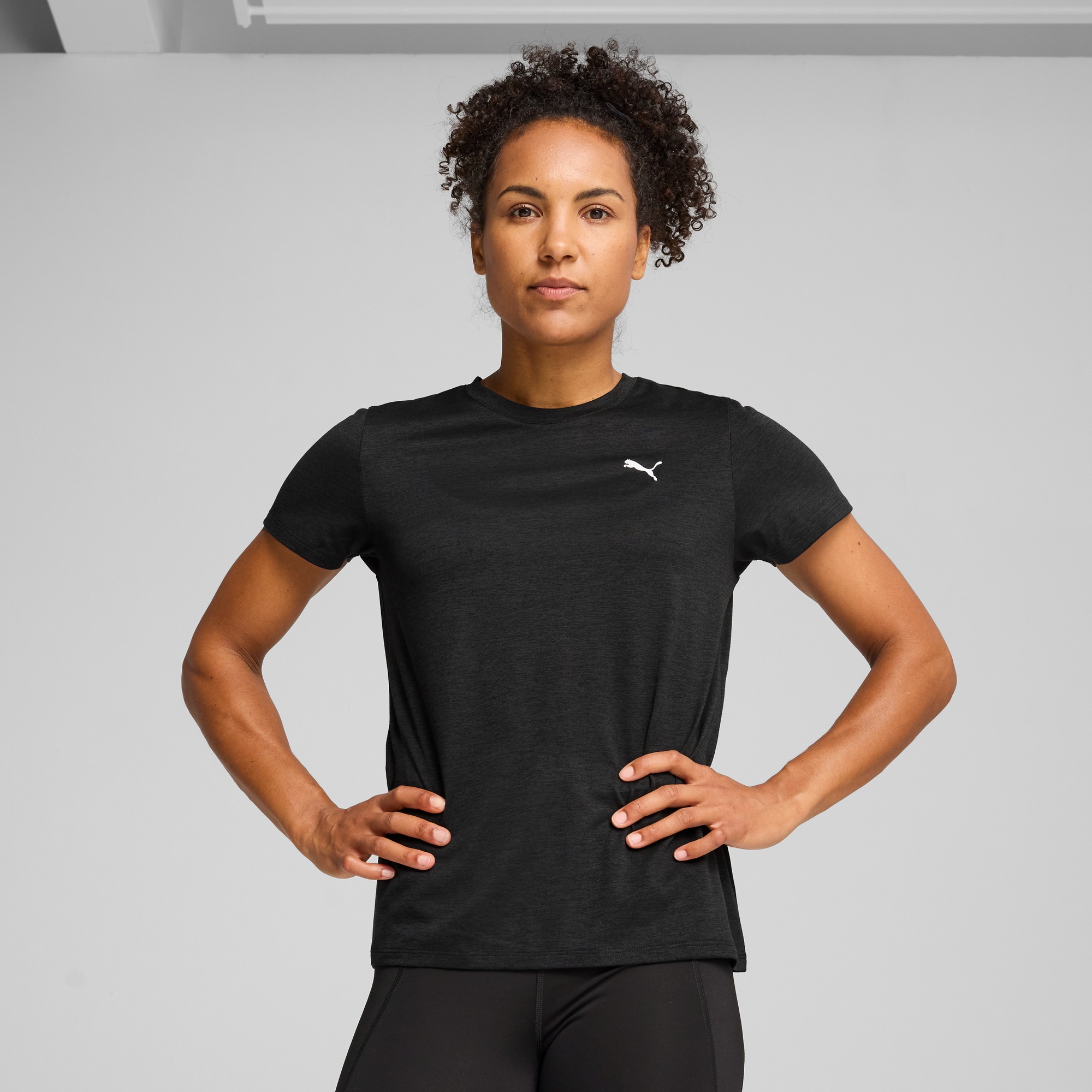 PUMA Trainingsshirt "W TAD ESSENTIAL HEATHER TEE" gerade Passform mit Seite günstig online kaufen