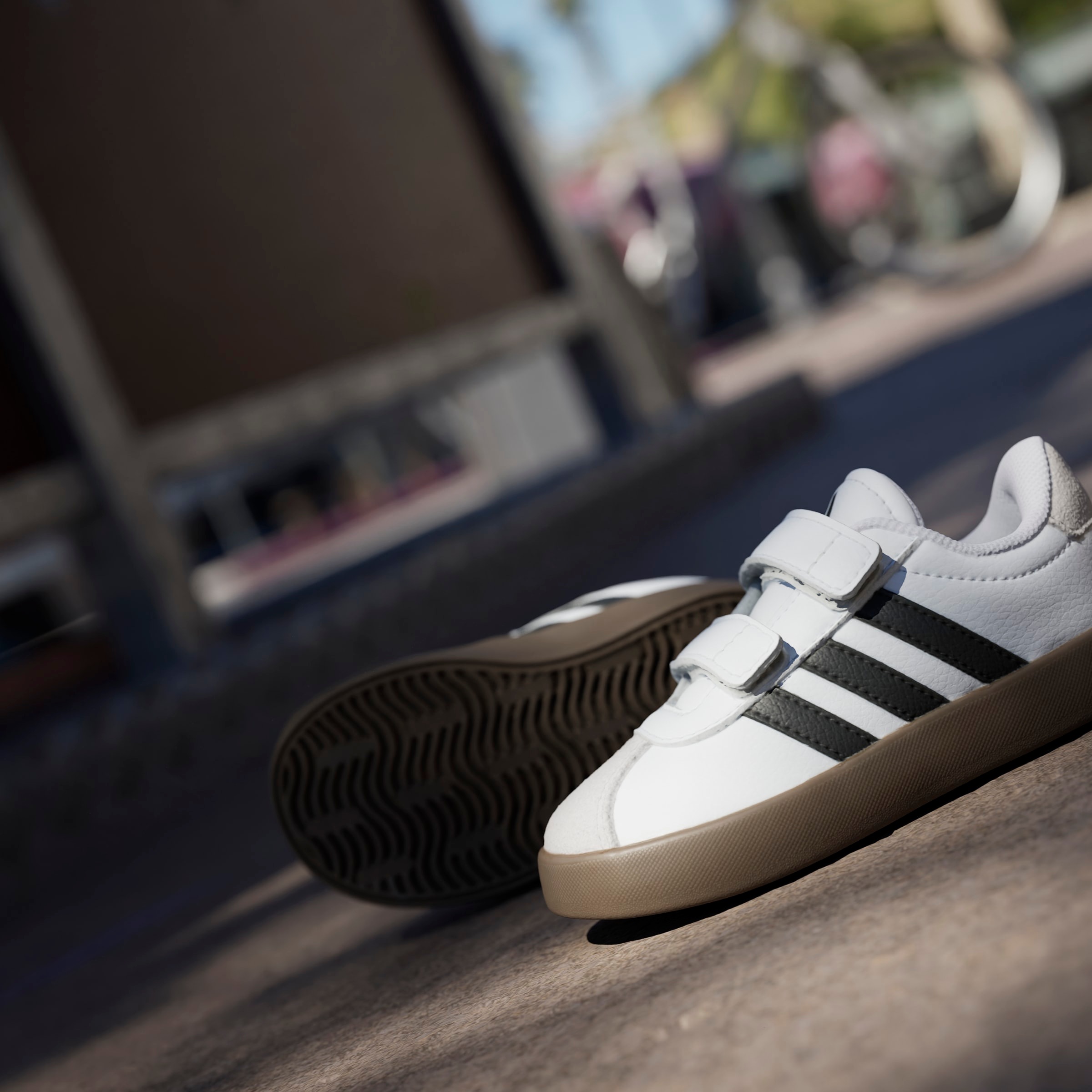 adidas Sportswear Sneaker »VL COURT 3.0 KIDS«  inspiriert vom Design des adidas samba, für Kinder