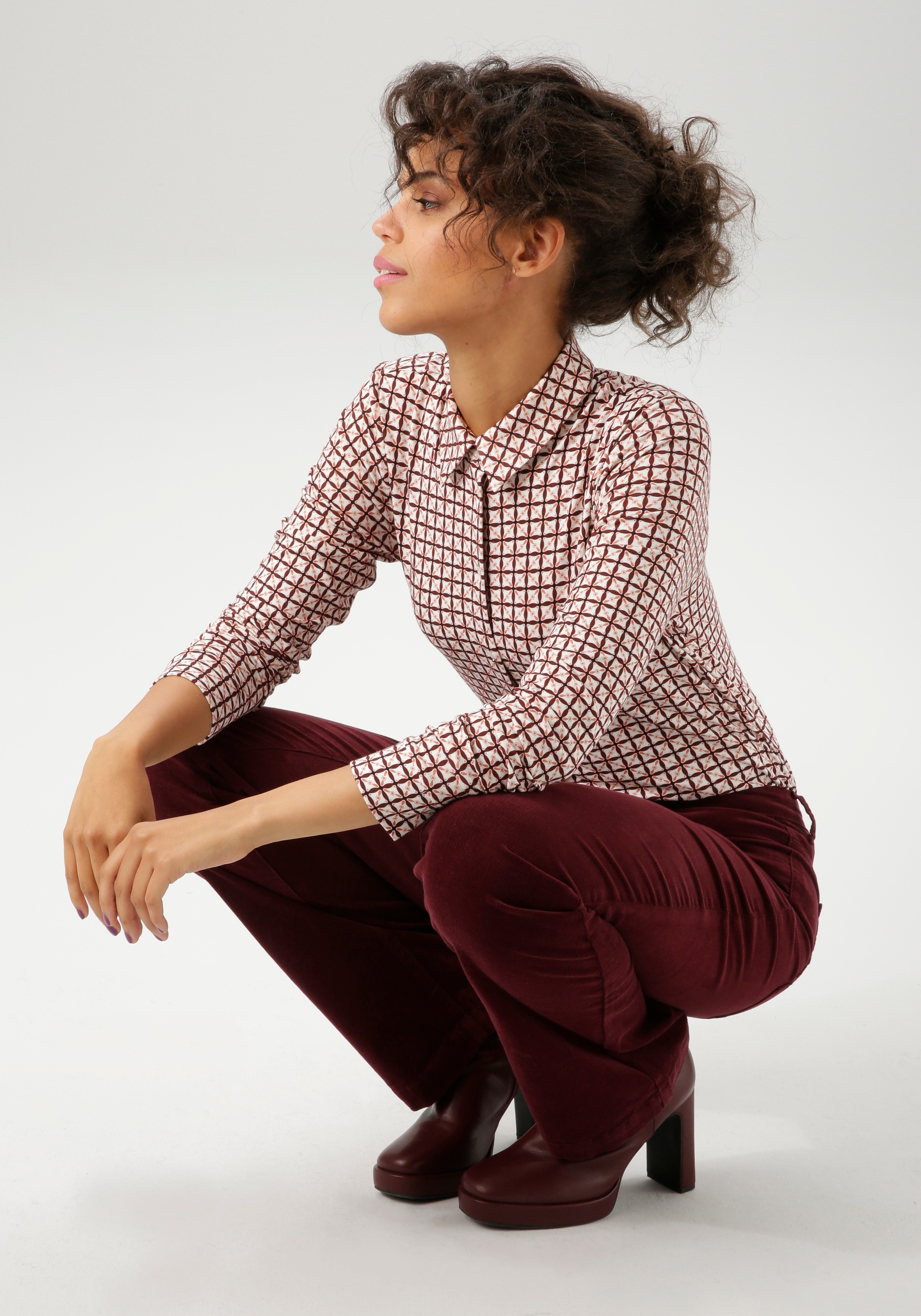 Aniston CASUAL Hemdbluse, mit farbharmonischem Retro-Muster - NEUE KOLLEKTION