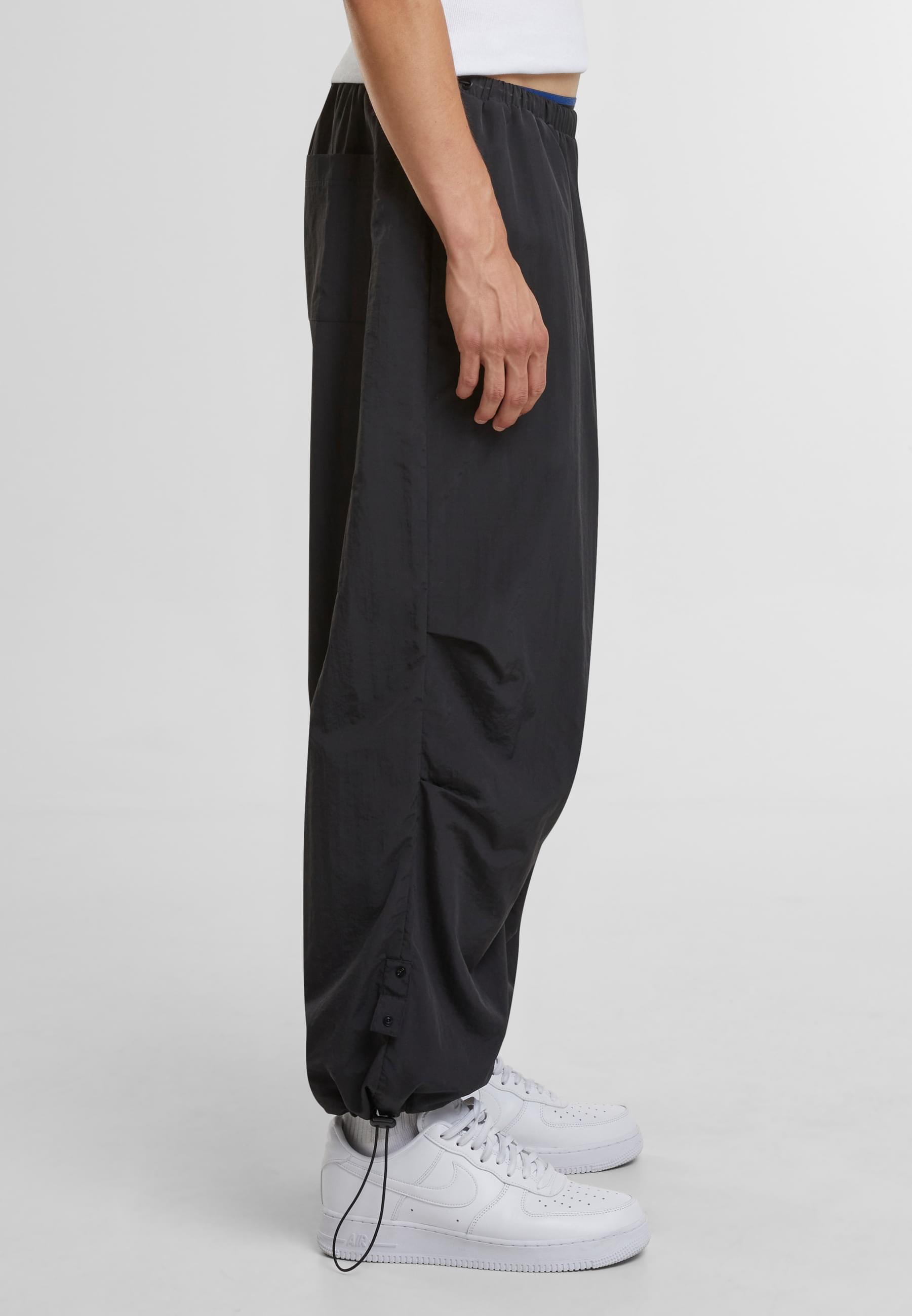 URBAN CLASSICS Stoffhose »Urban Classics Herren Nylon Parachute Pants«, (1 tlg.)