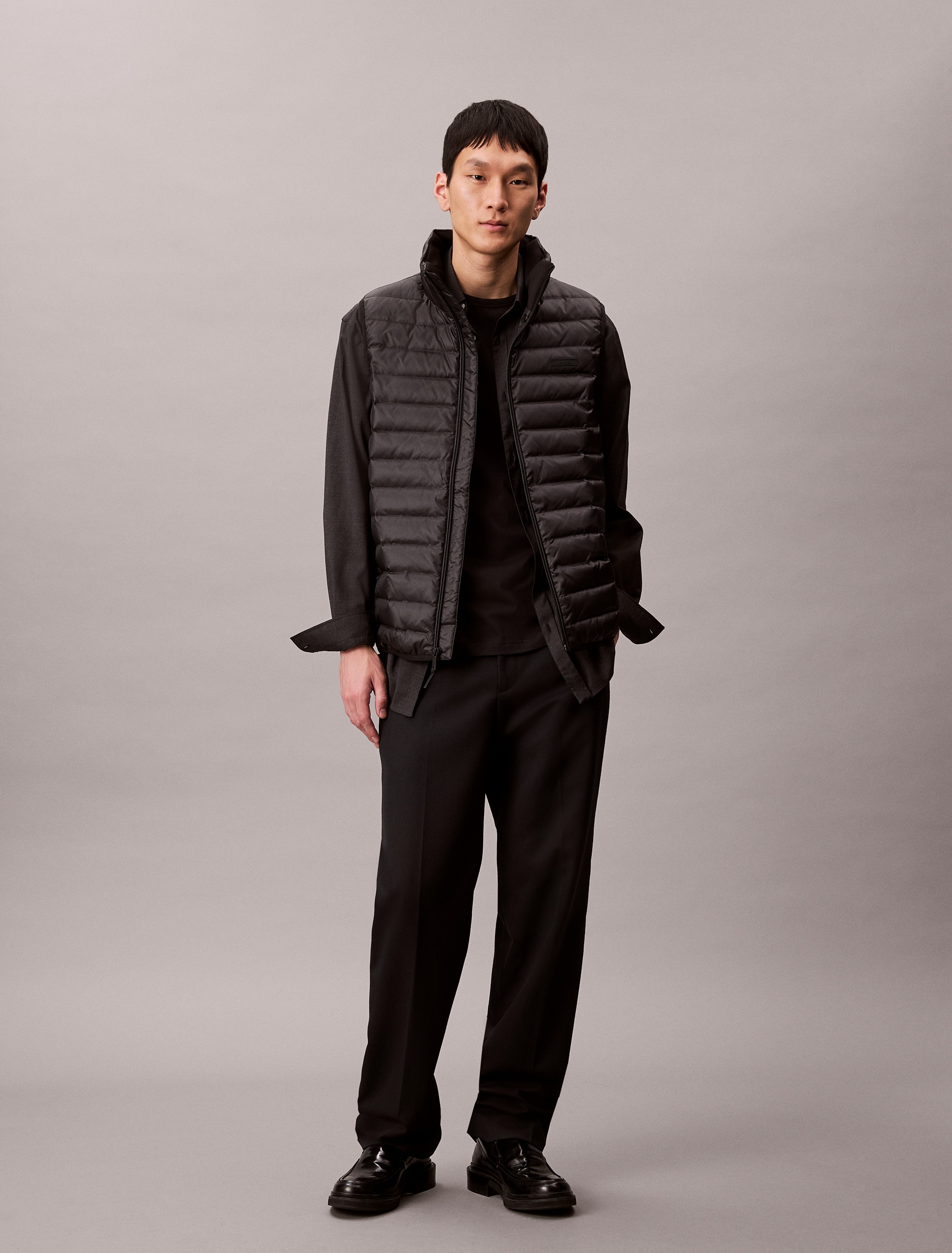 Calvin Klein Steppweste »SLVLSS LT WT NYLON PUFFER VEST«, Mit Rundhalsausschnitt