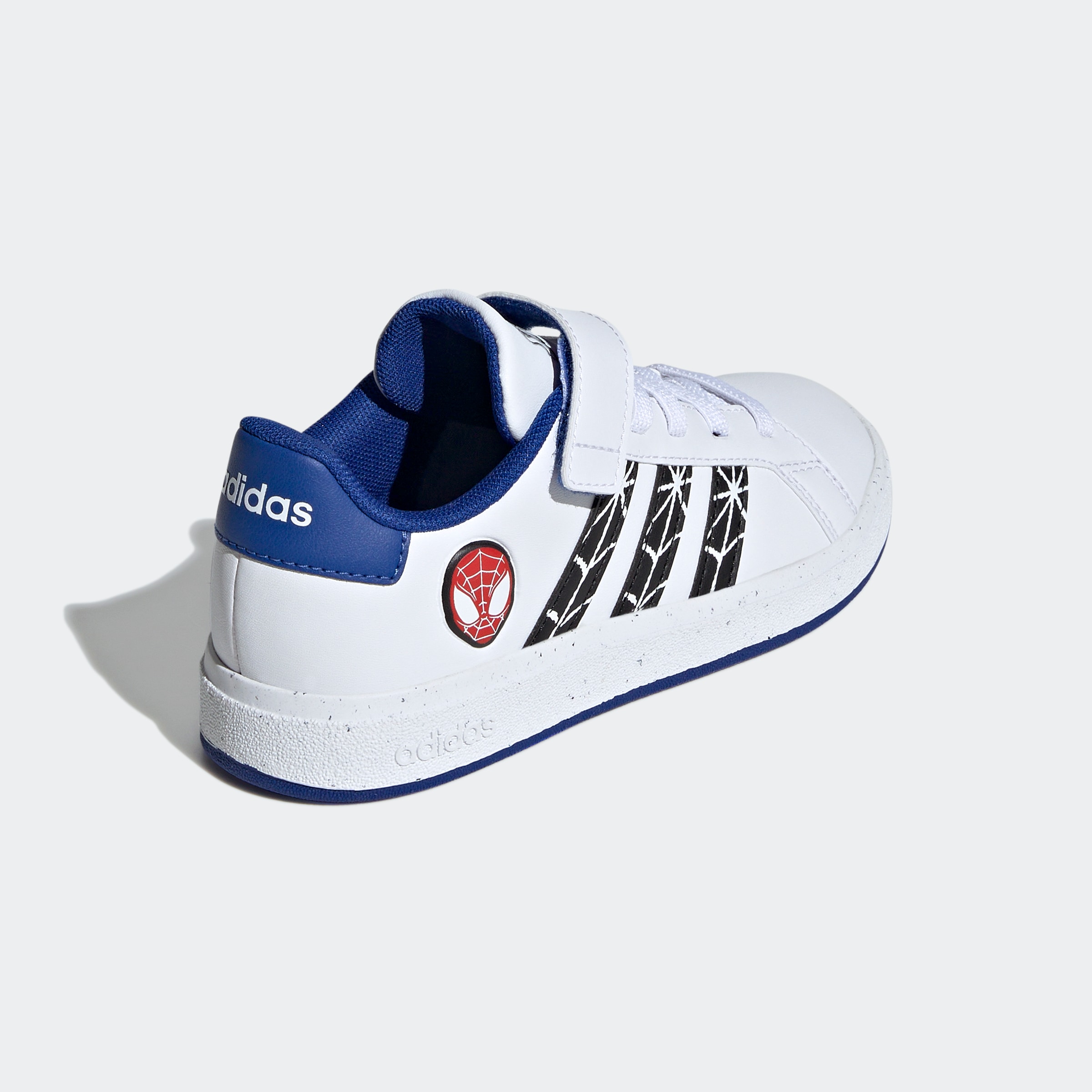 adidas Sportswear Sneaker »ADIDAS MARVEL SPIDER-MAN KIDS GRAND COURT SCHUH«, Design auf den Spuren des adidas Superstar