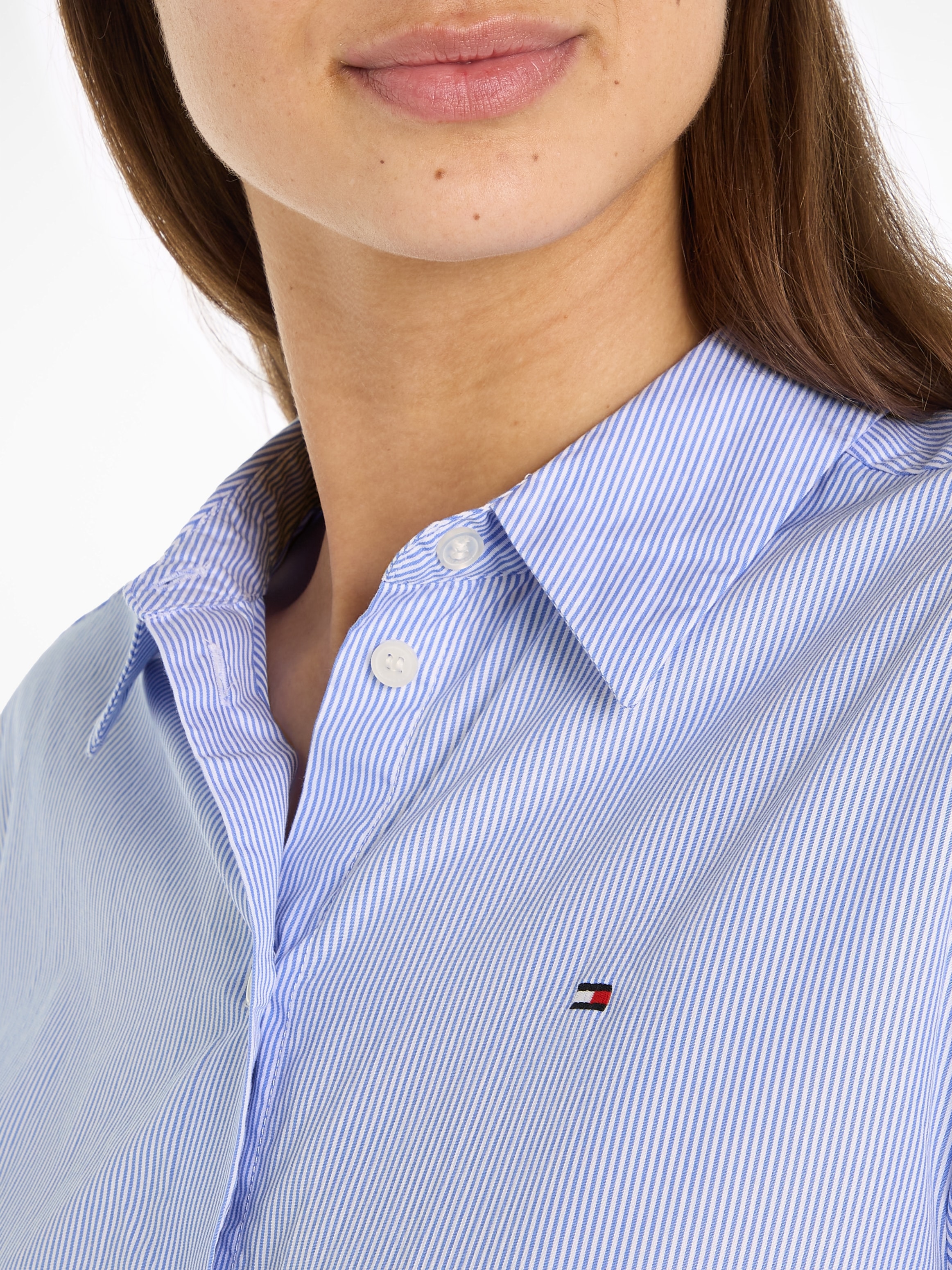 Tommy Hilfiger bestellen BAUR Logoprägung | mit für DRESS«, KNEE Shirtkleid STP SHIRT »ESSENTIAL