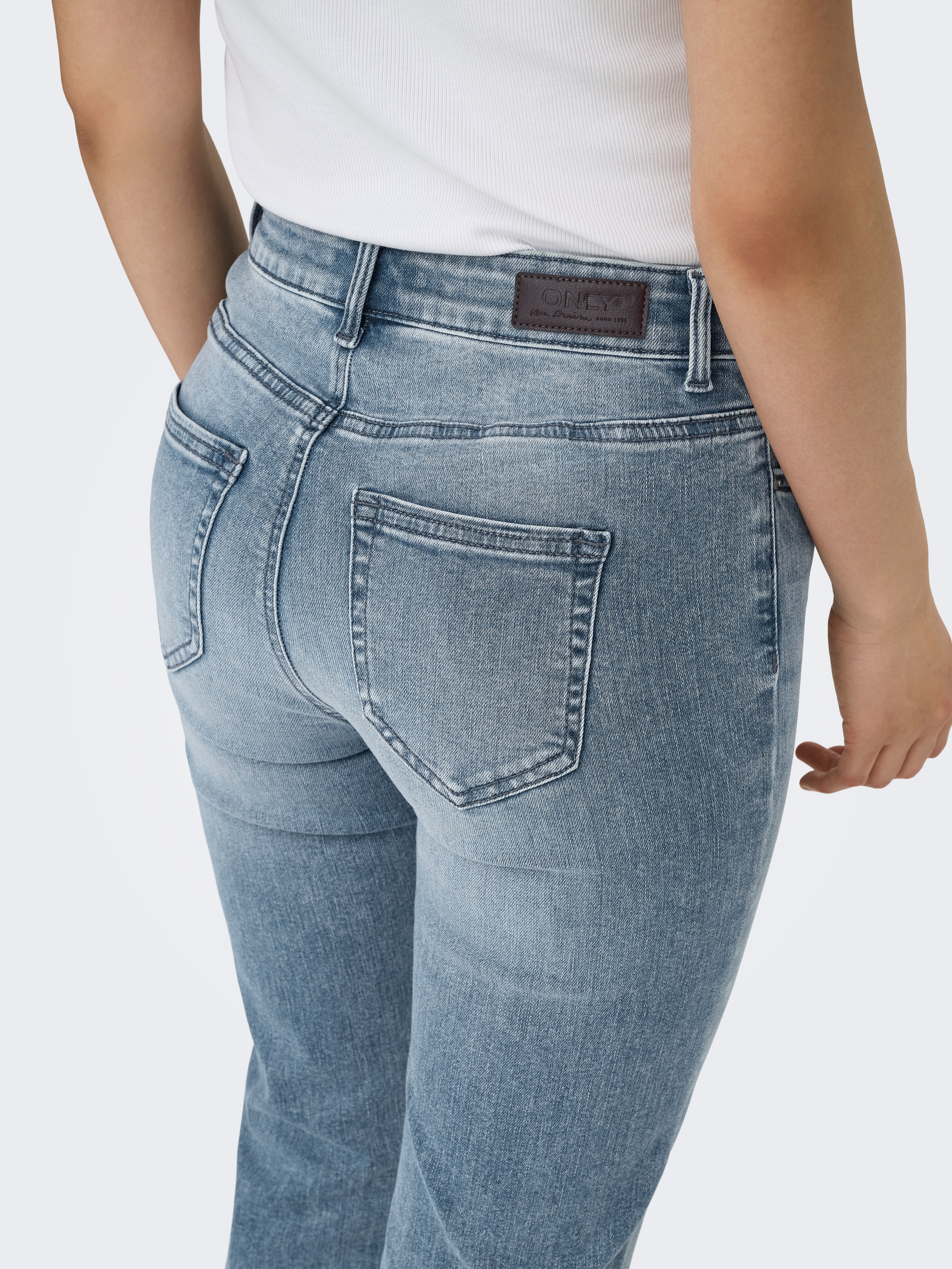 Thumbnail - ONLY Bootcut-Jeans "ONLBLUSH MID WAIST FLARED DNM BOX"