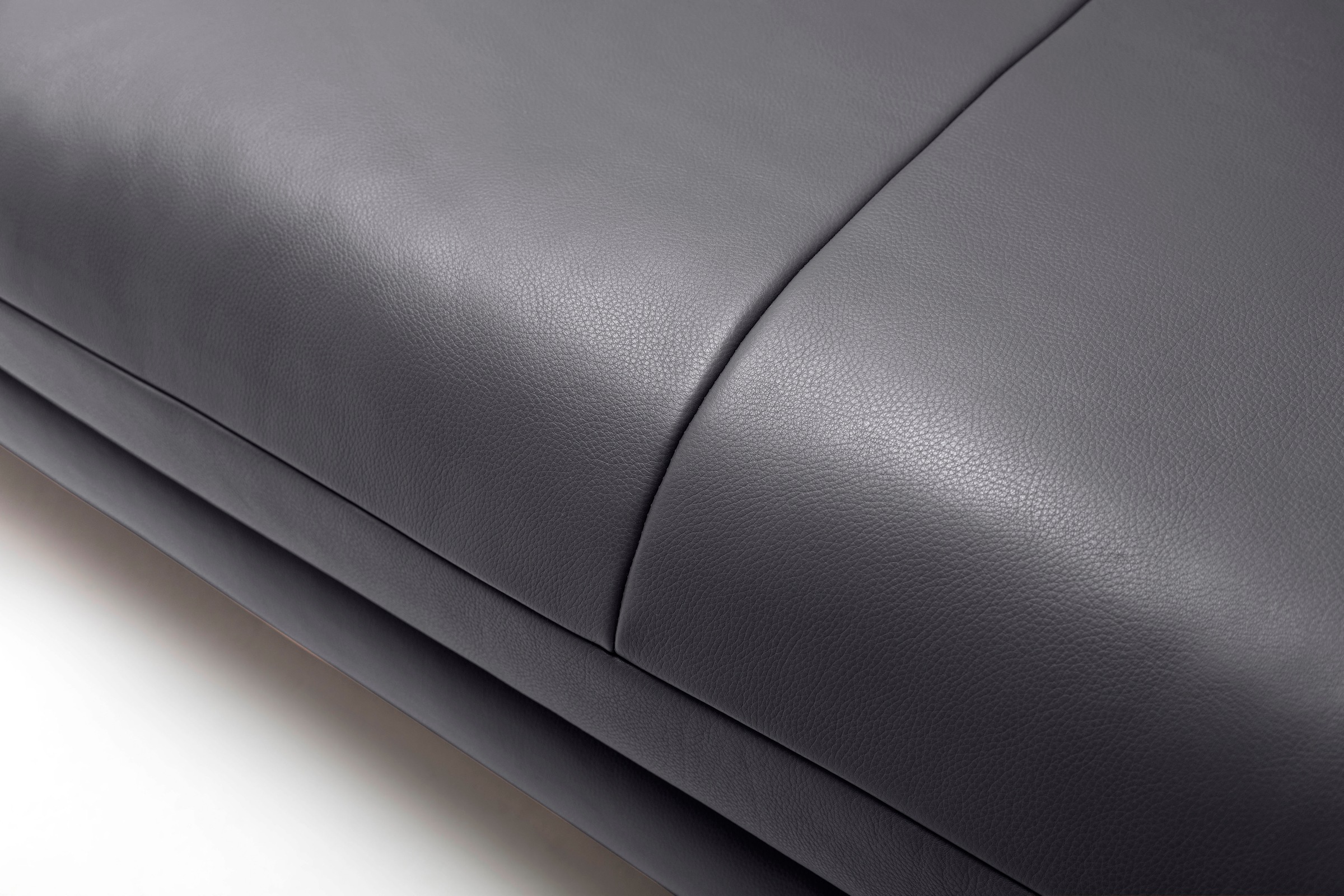 Creation BY ROLF BENZ 3,5-Sitzer »CR.414, Designsofa, edles Sofa, Loungesofa, Ledersofa, klares Design«, aus Leder oder Chenille, erstklassiger Sitzkomfort, legere Polsterung