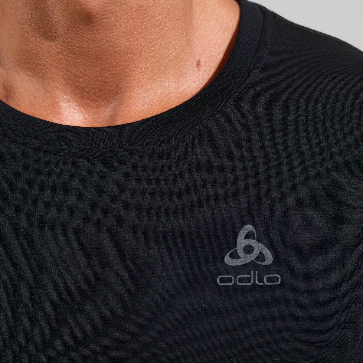 Odlo Funktionsshirt »BL TOP crew neck l/s-MERINO 200« atmungsaktives Funktionsshirt, aus Wolle, schnell trocknendes Material