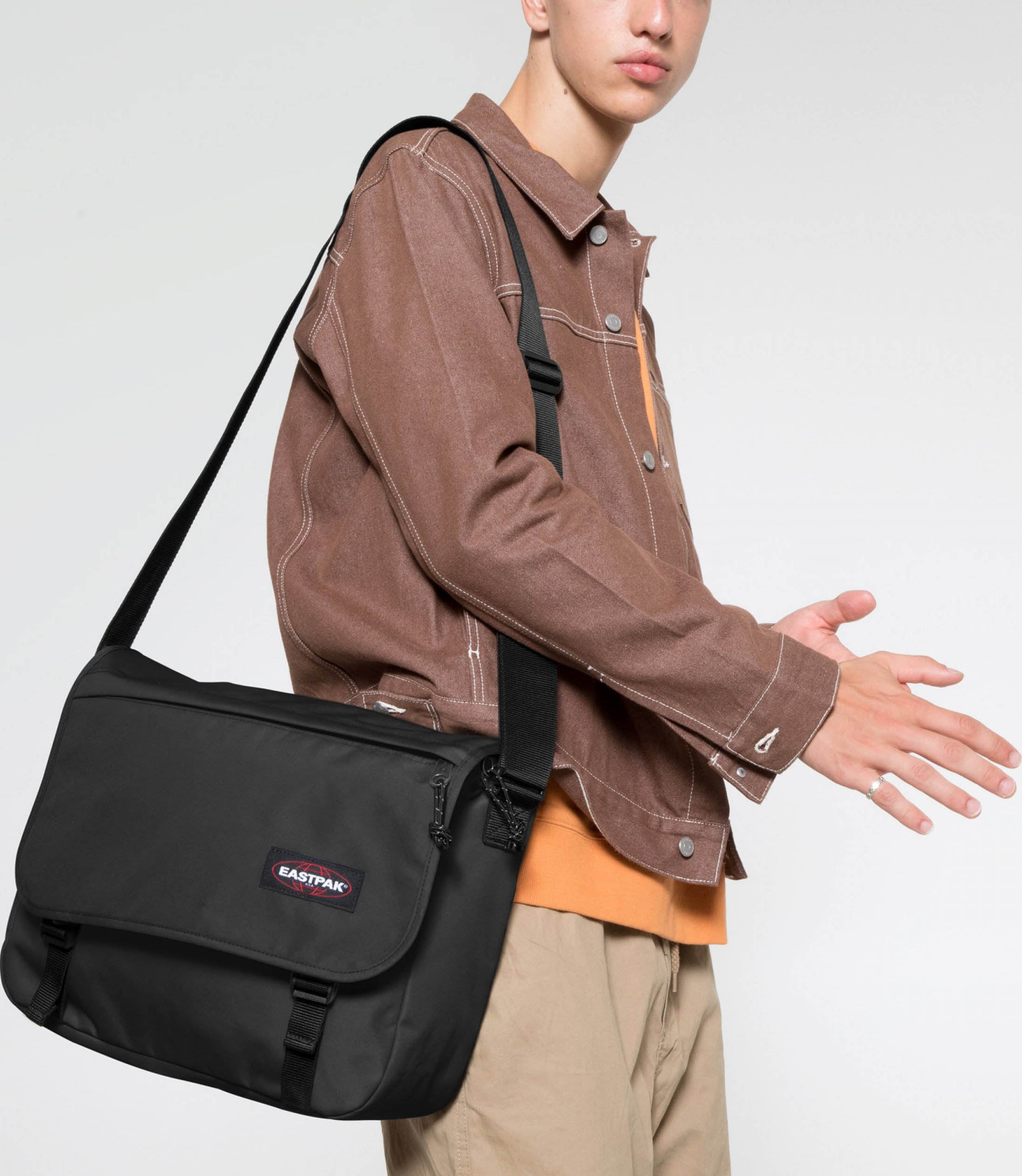 Eastpak Messenger Bag "Delegate +", Umhängetasche Arbeitstasche Schultasche günstig online kaufen