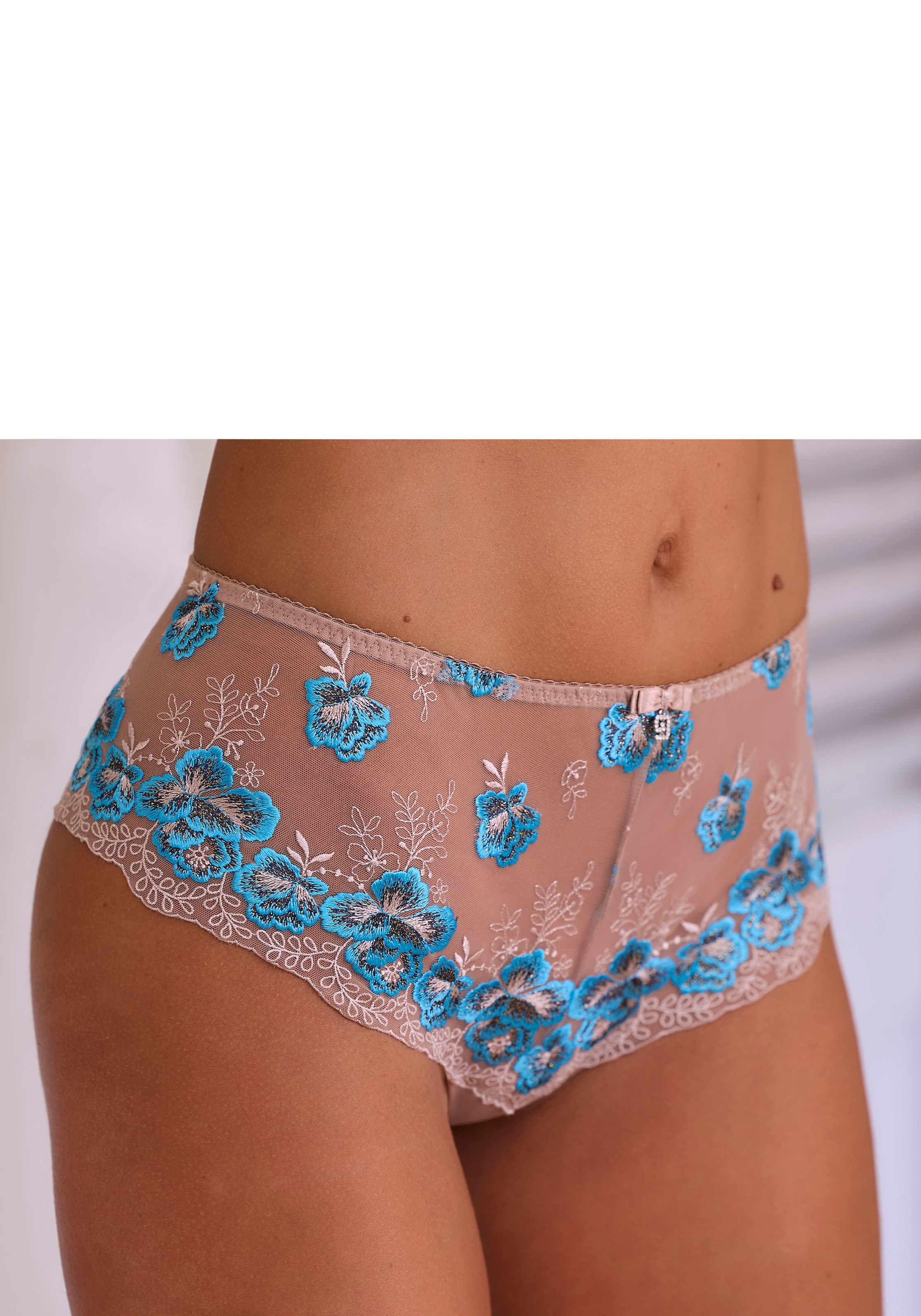 Nuance by Lascana Panty mit edler Stickereispitze in floraler Optik