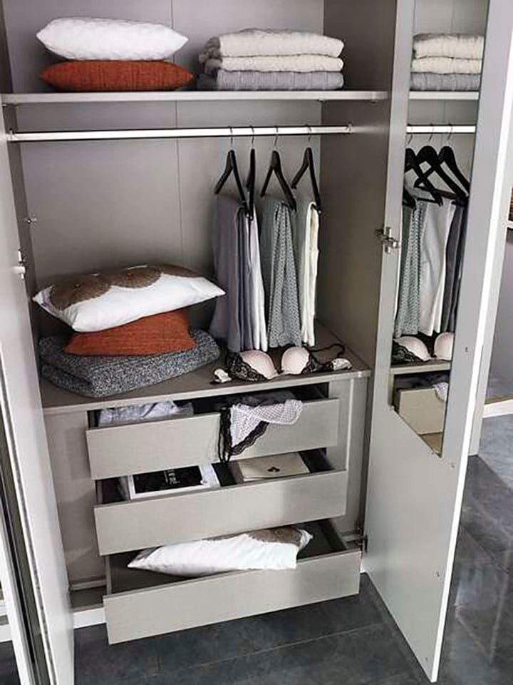rauch Drehtürenschrank »Montclar«, Passepartout optional mit Beleuchtung, inkl. umfangreichem Zubehör
