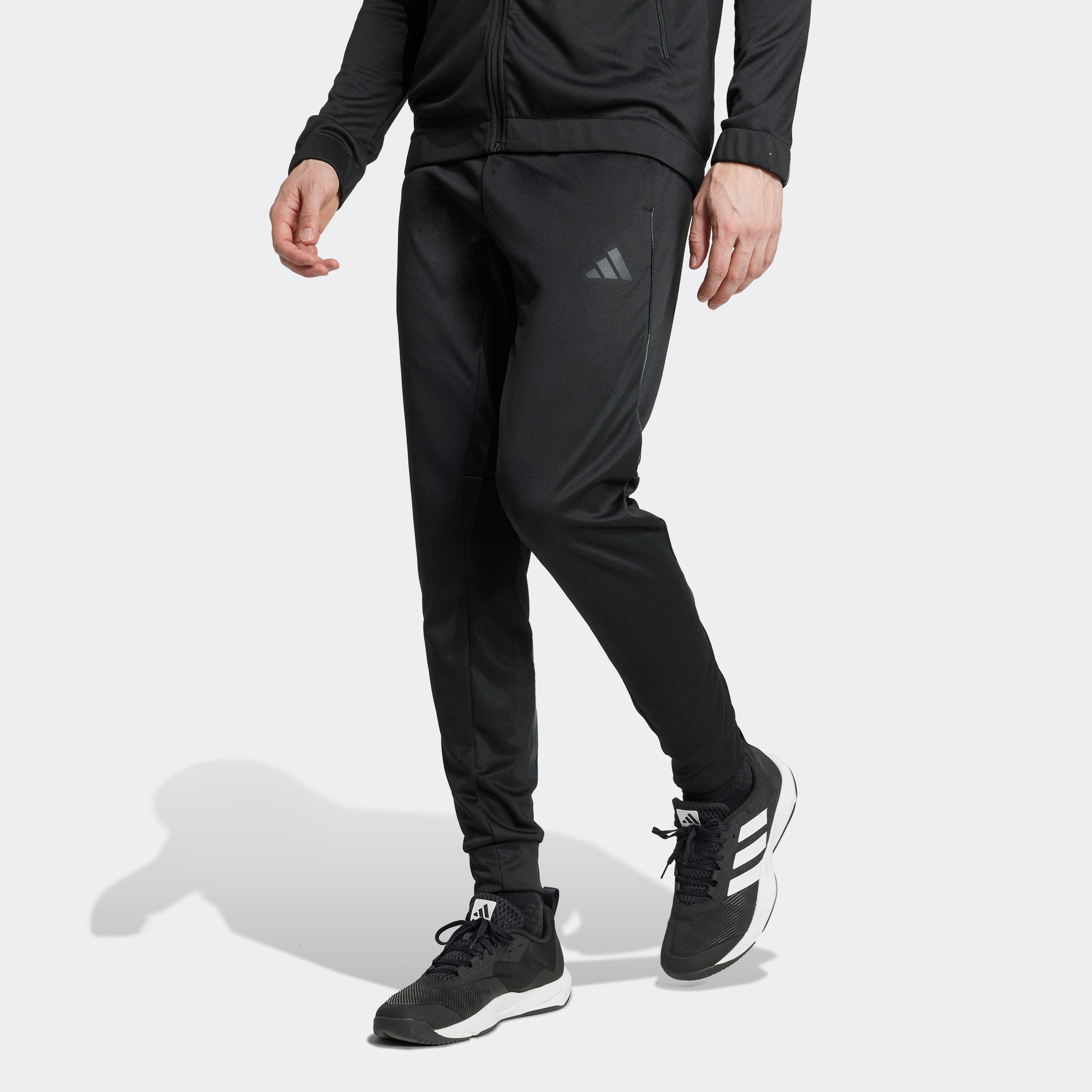 adidas Performance "TRAIN ESSENTIALS SAISONALE" mit Camo-Paspelierung, aus dehnbarem Strickmaterial, aus Polyester