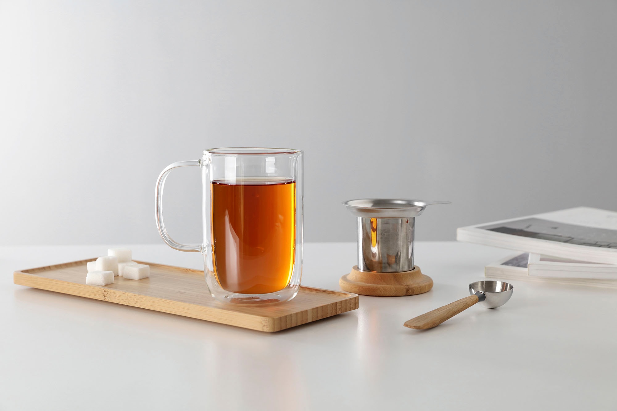 VIVA SCANDINAVIA Tasse »Minima™«, doppeltwandig, Borosilikatglas, mit Holzdeckel und Teesieb, 500 ml