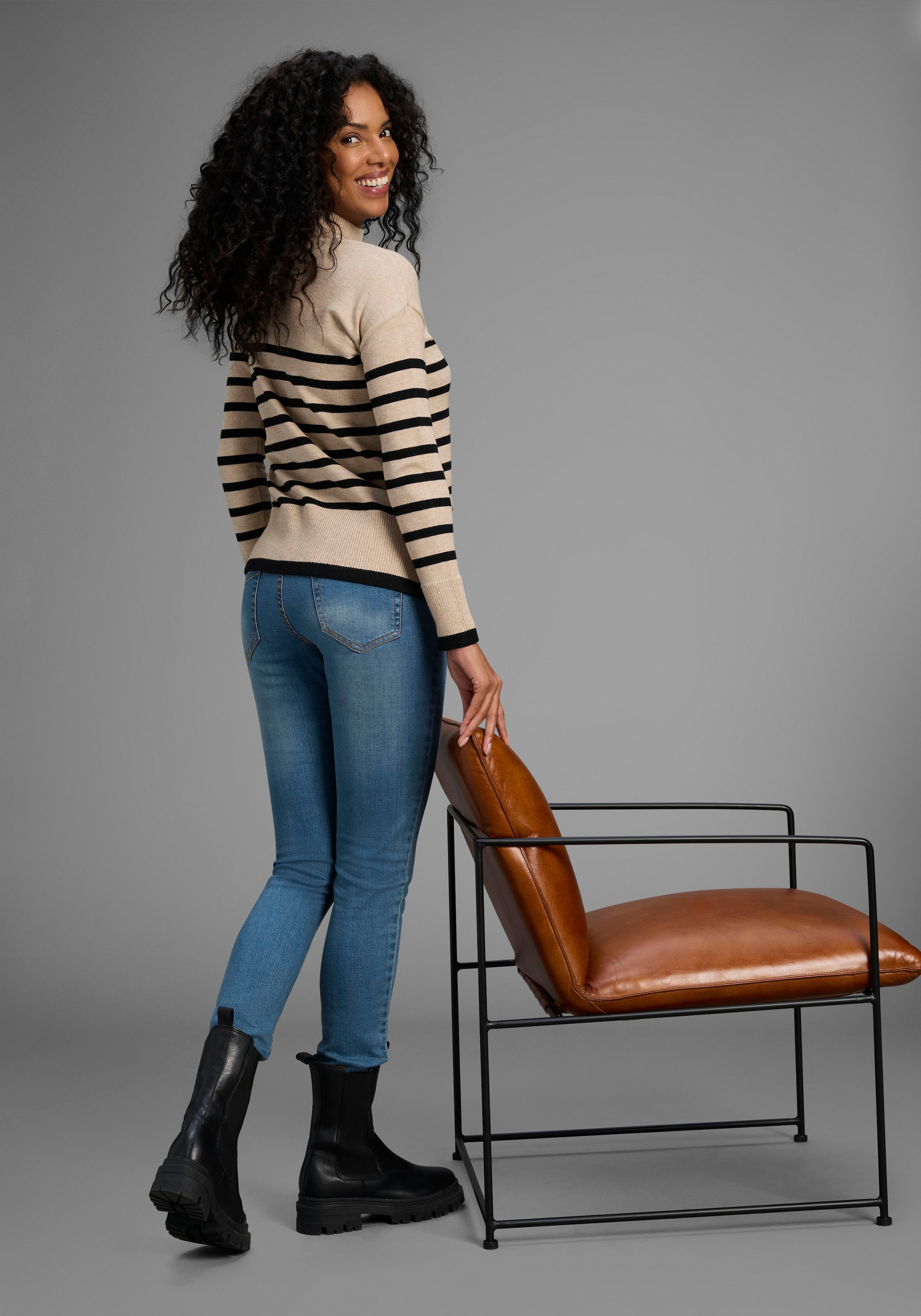 Arizona Slim-fit-Jeans »Bund mit seitlichem Gummizugeinsatz«, schmale Passform, Röhrenjeans, Used-Waschung, hohe Leibhöhe