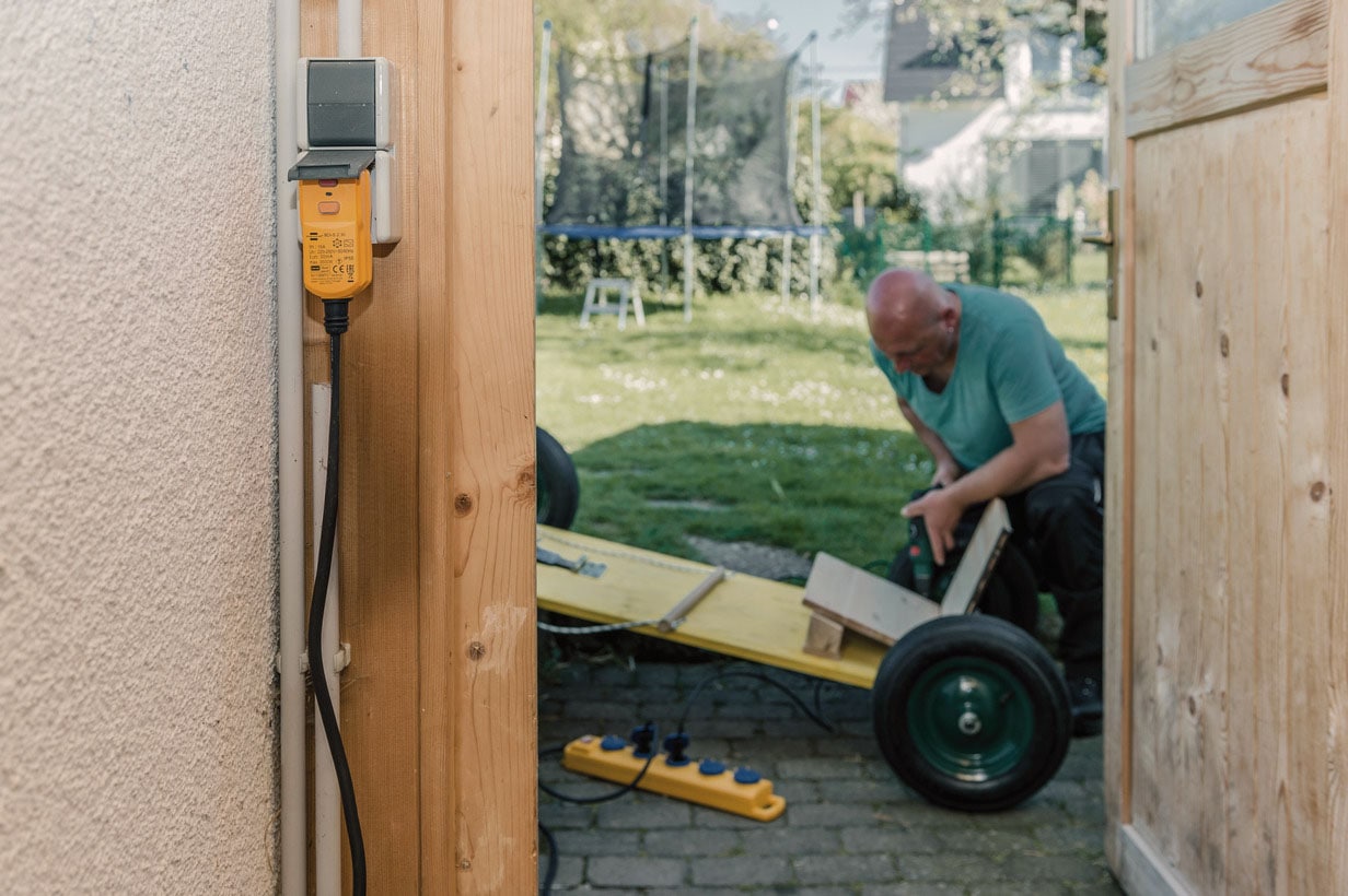 Brennenstuhl Steckdosenverteiler »Super-Solid SL 554 DE FI IP54 5-fach 5m H07RN-F 3G1,5« 5-fach (Ein- / Ausschalter | Schalterbeleuchtung Kabellänge 5 m)