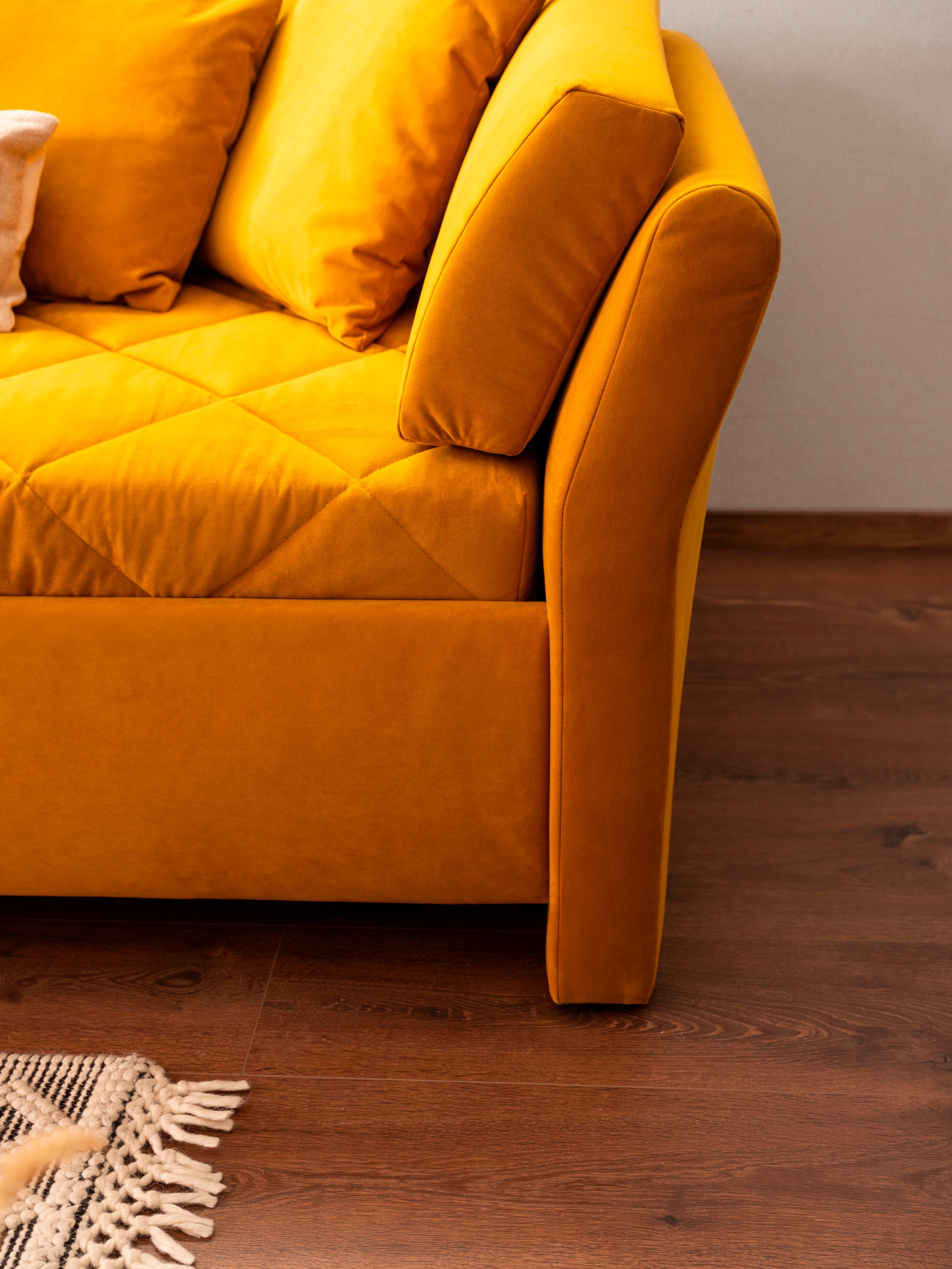 alina Schlafsofa, Bettkasten, Zierkissen-Set aus: 2 Stk. 40x40cm, 1 Stk. 30x30cm