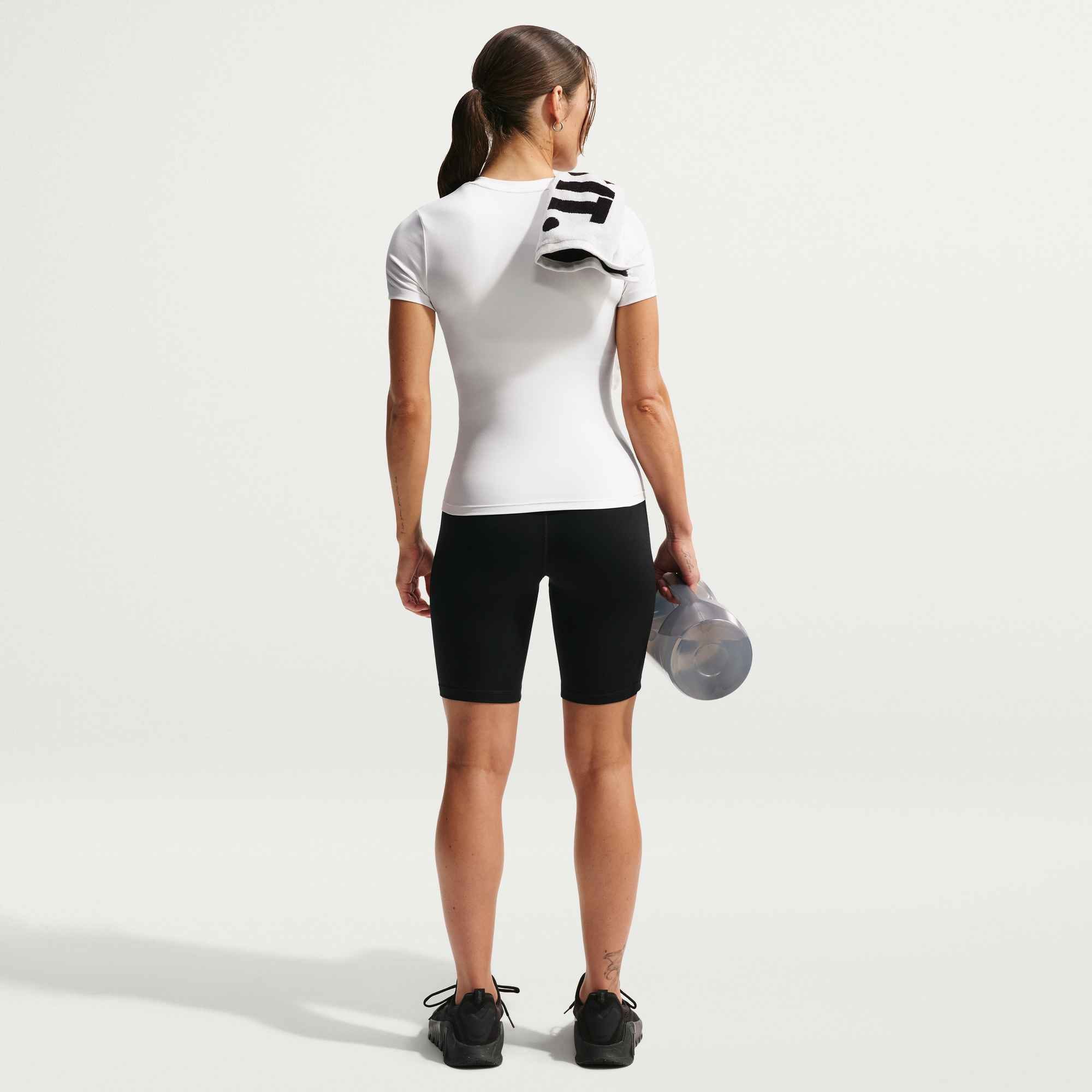 Nike Funktionsshirt »W NK ONE FITTED SS TOP« eng anliegender Schnitt, kurze Ärmel, für Fitness, atmungsaktiv