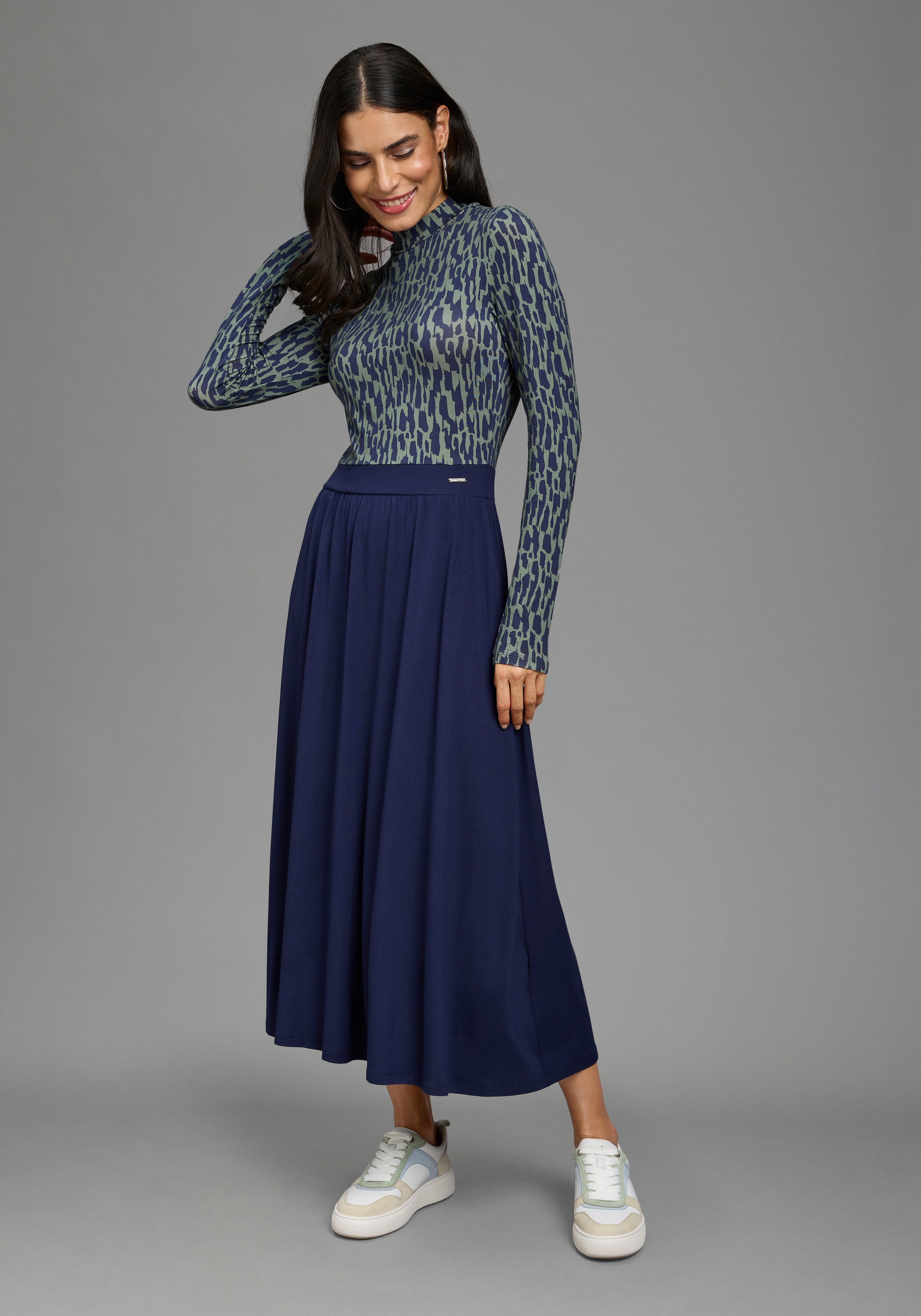 Laura Scott 2-in-1-Kleid "mit abstraktem Print" wadenlang, figurbetont, mit Stehkragen