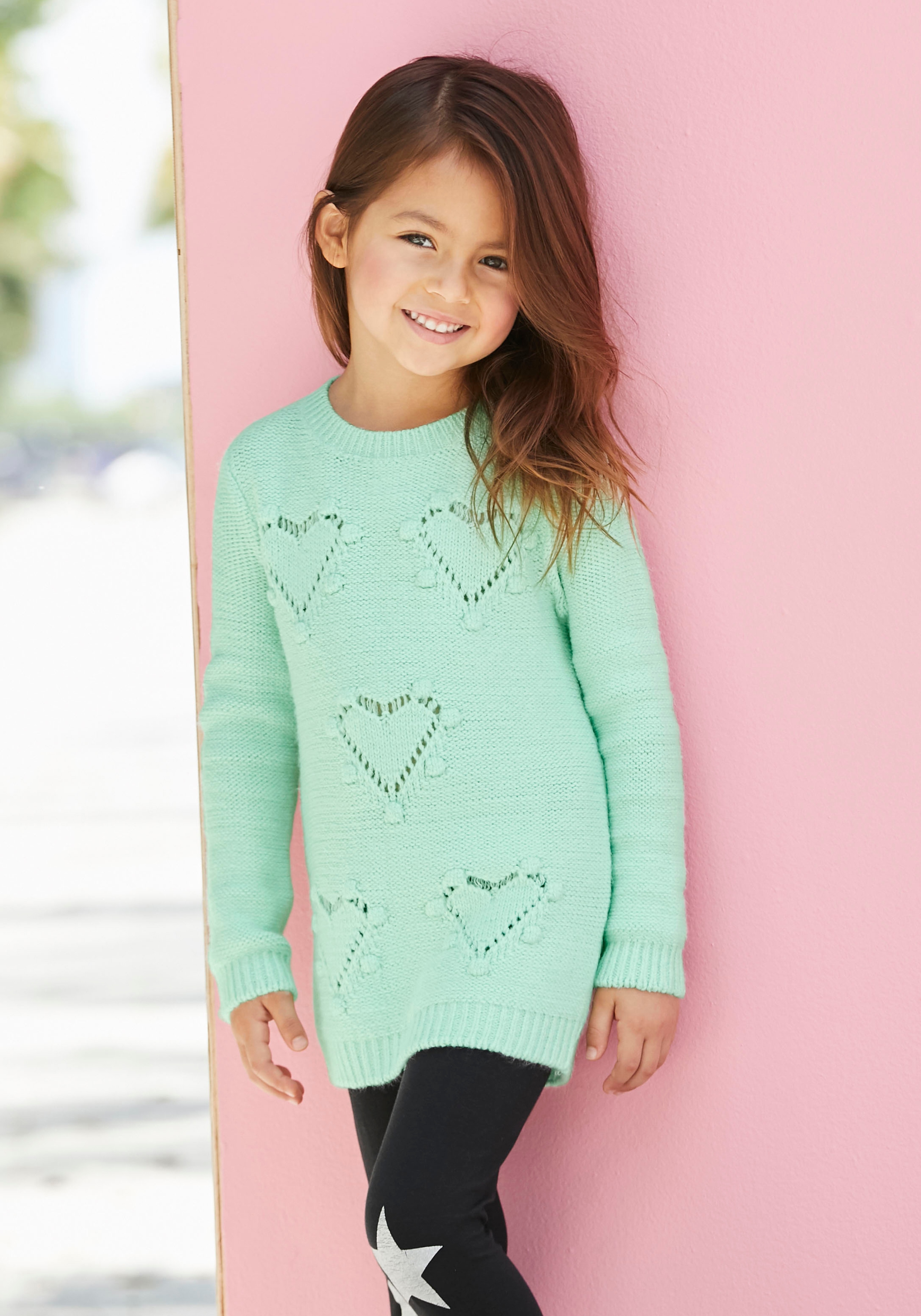 KIDSWORLD Strickpullover "Pulli für kleine Mädchen" gestricktem Herzchenmuster