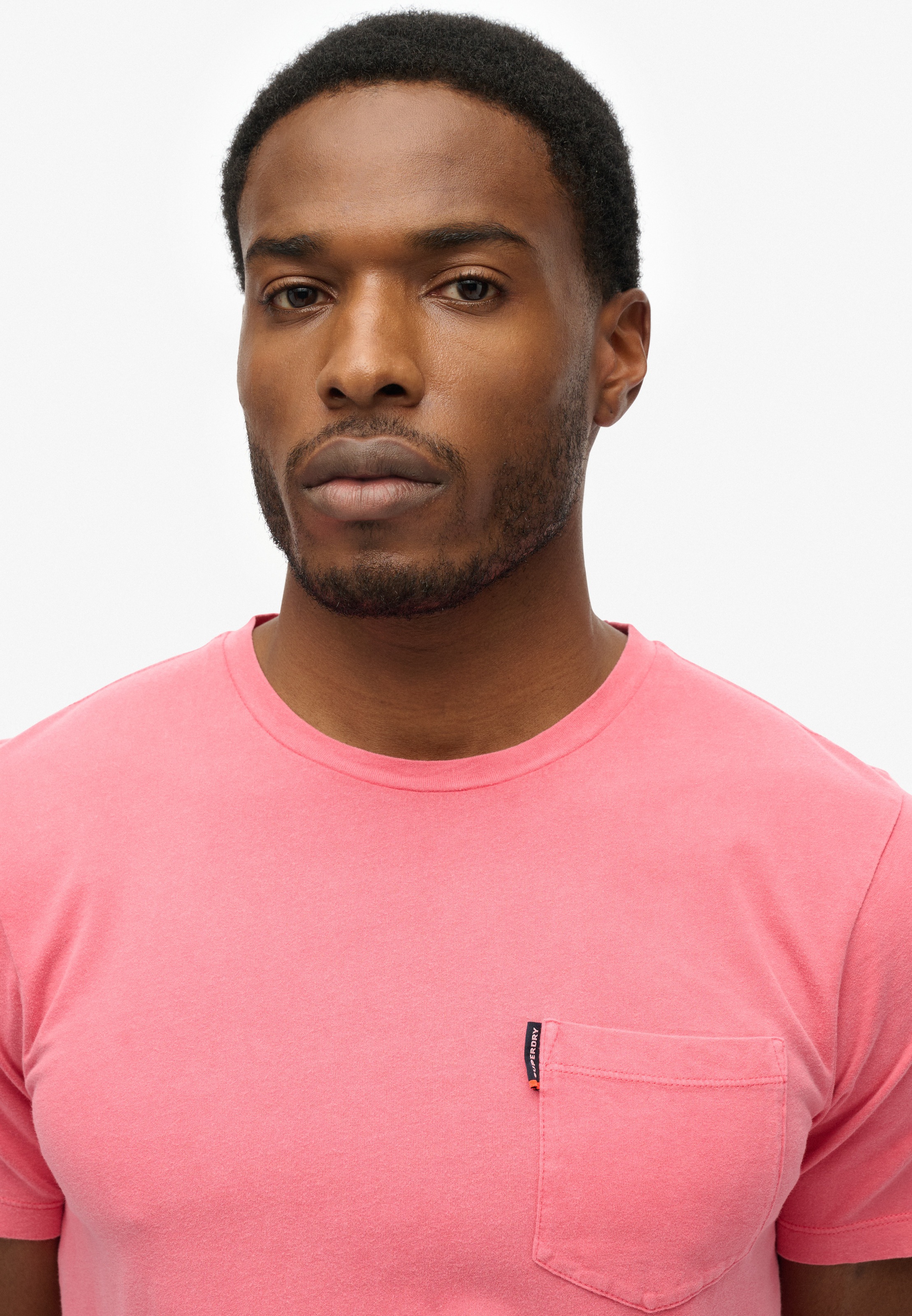 Superdry Rundhalsshirt "CLASSIC ESSENTIAL POCKET TEE", mit stylischer, aufg günstig online kaufen