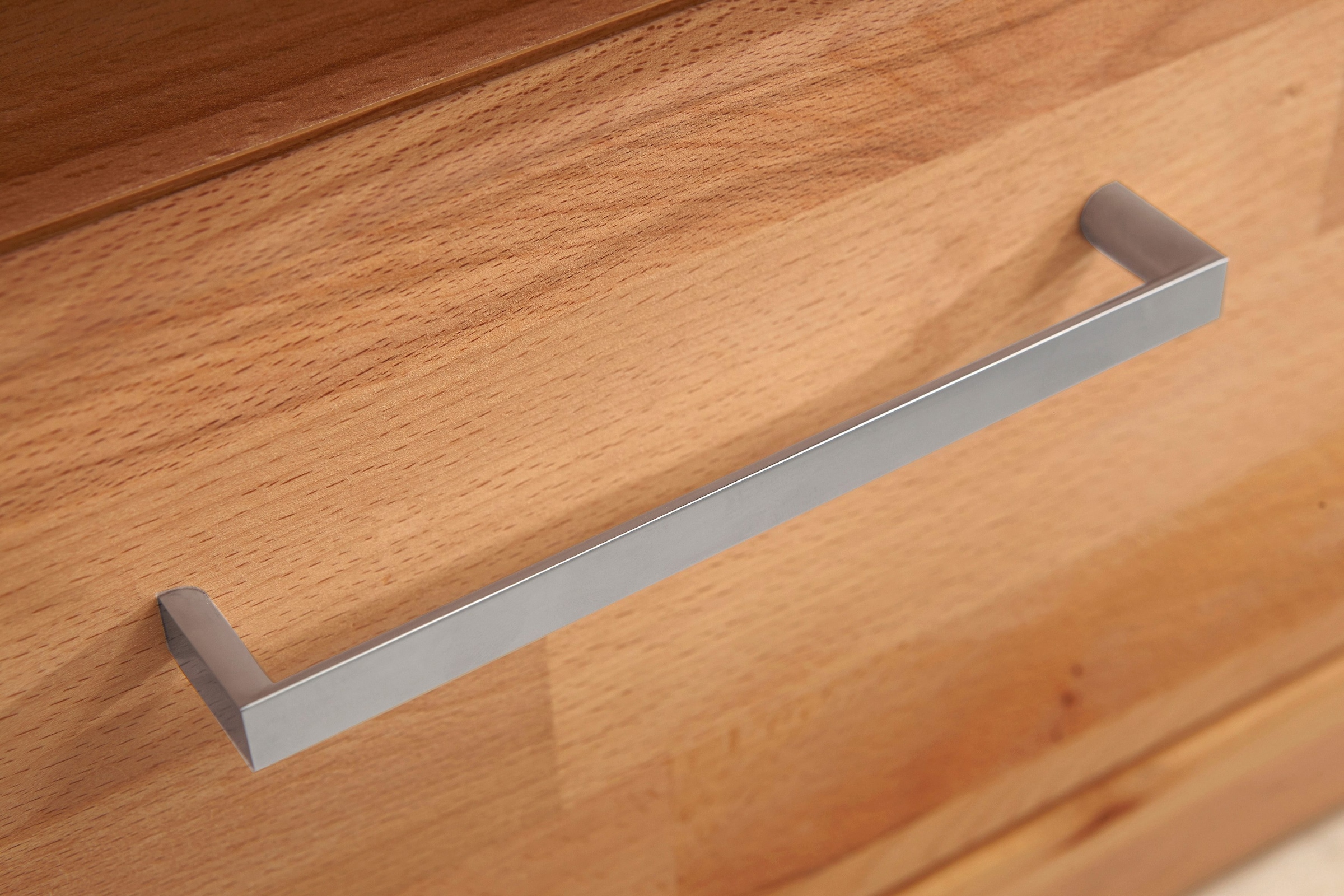 Home affaire Lowboard »Logo,130cm breit,42 cm tief, Fronten Massivholz, Kabeldurchführung«, Holz massiv, Holzwerkstoff, Metall Griffe,2 Schubladen