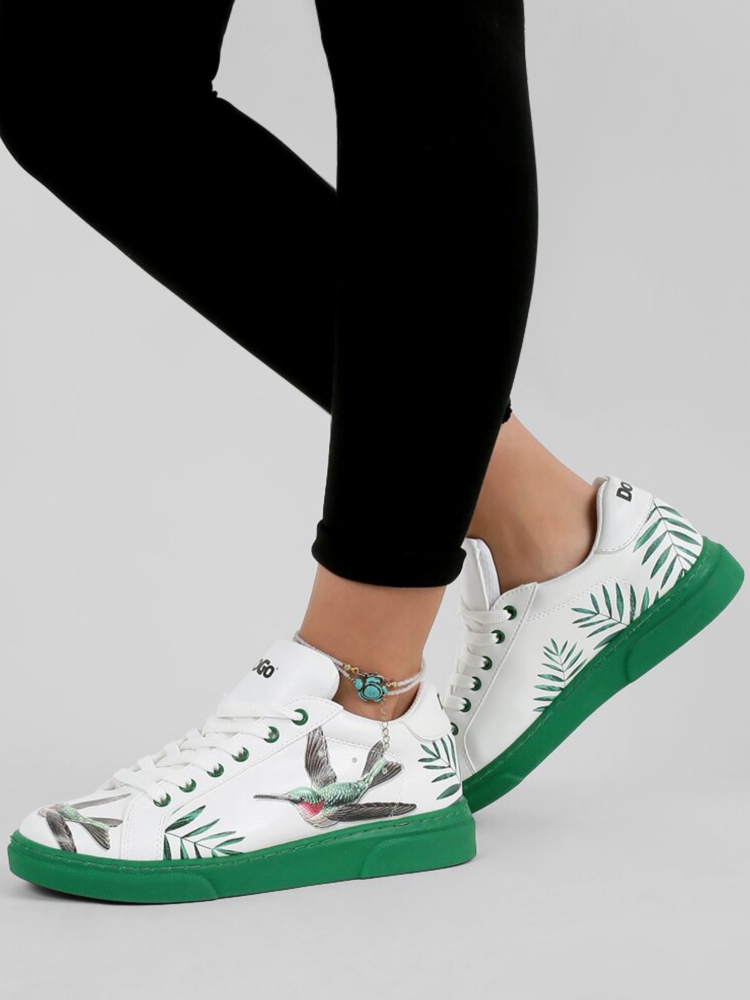 DOGO Sneaker "Ace Low-Top Sneaker Soar The Sky Damen Sneaker" Handgefertigt
