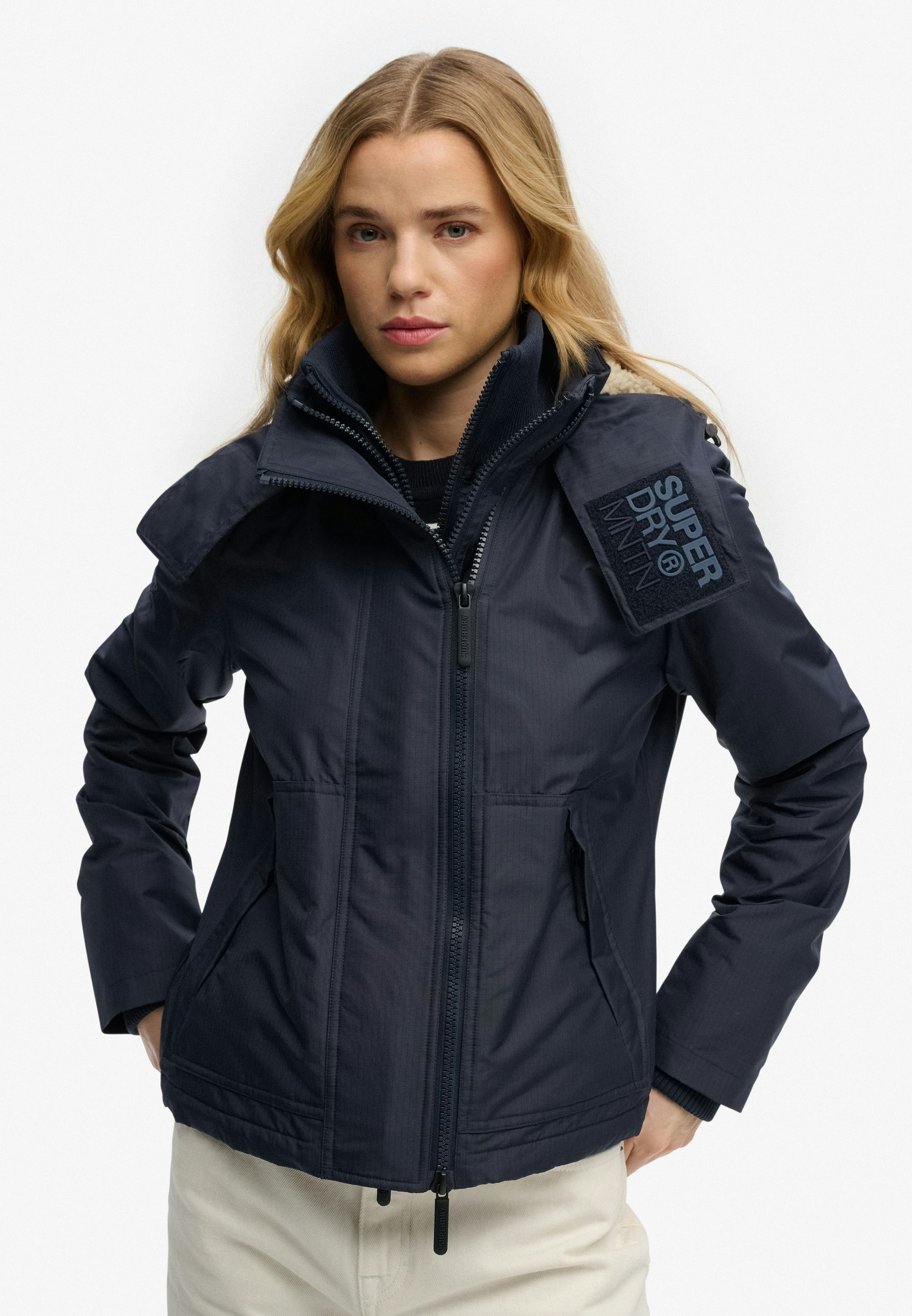 Superdry Outdoorjacke »HOODED ARCTIC WINDCHEATER« Kunstfaser, regular fit