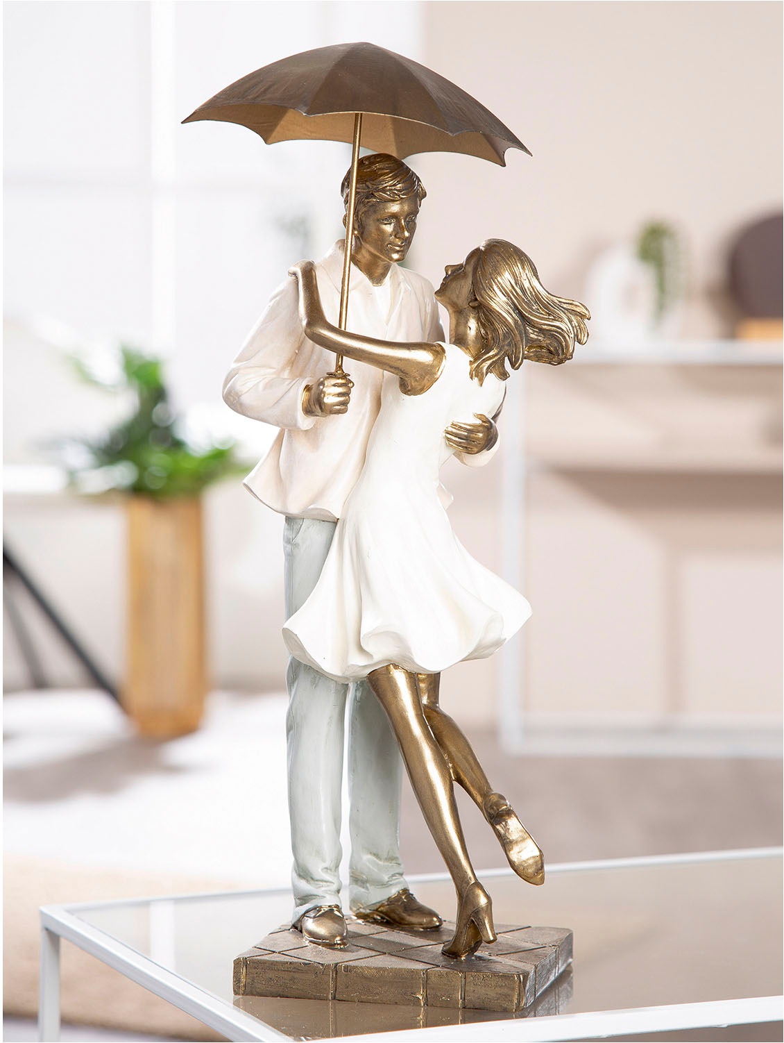 GILDE Dekofigur "Skulptur Paar Love in the rain creme; goldfarben H. 39 cm" günstig online kaufen