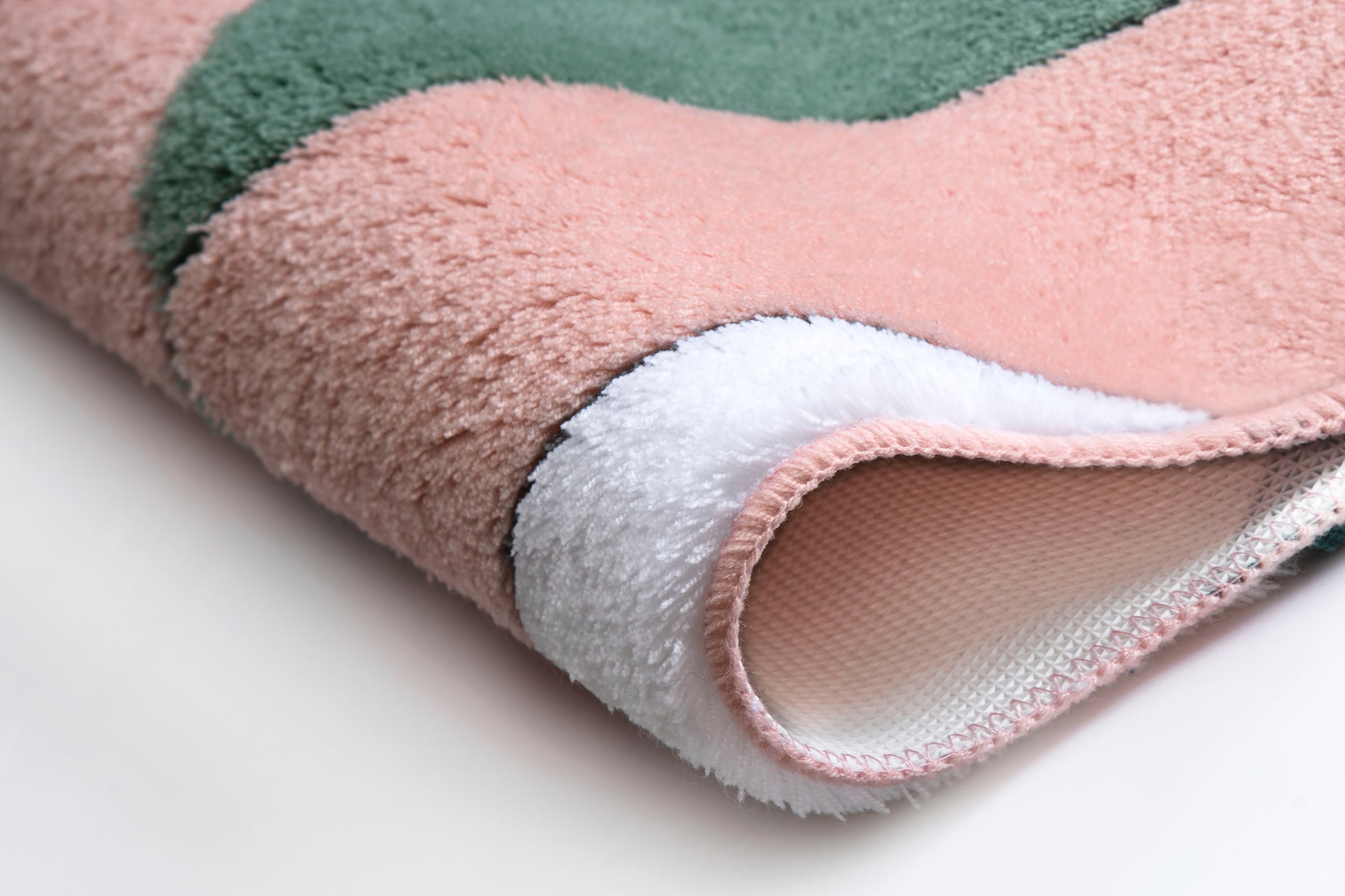 Kleine Wolke Badematte »Ayana«, rutschhemmend beschichtet, fußbodenheizungsgeeignet, Badteppich, modernes Rauten Design, leichter Hoch-Tief Effekt