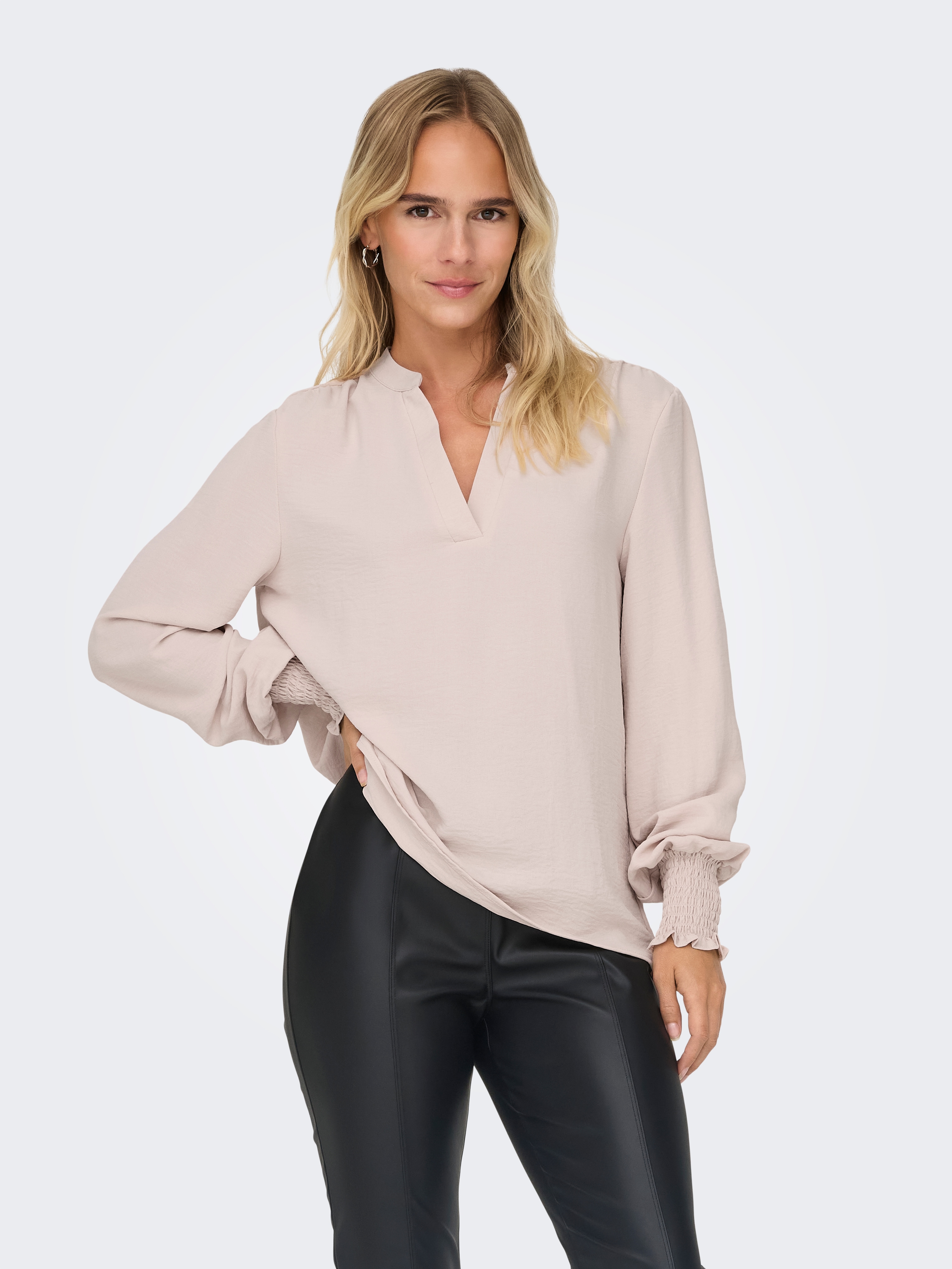 ONLY "ONLMETTE V-NECK LS SMOCK TOP NOOS WVN" Kunstfaser, regular fit