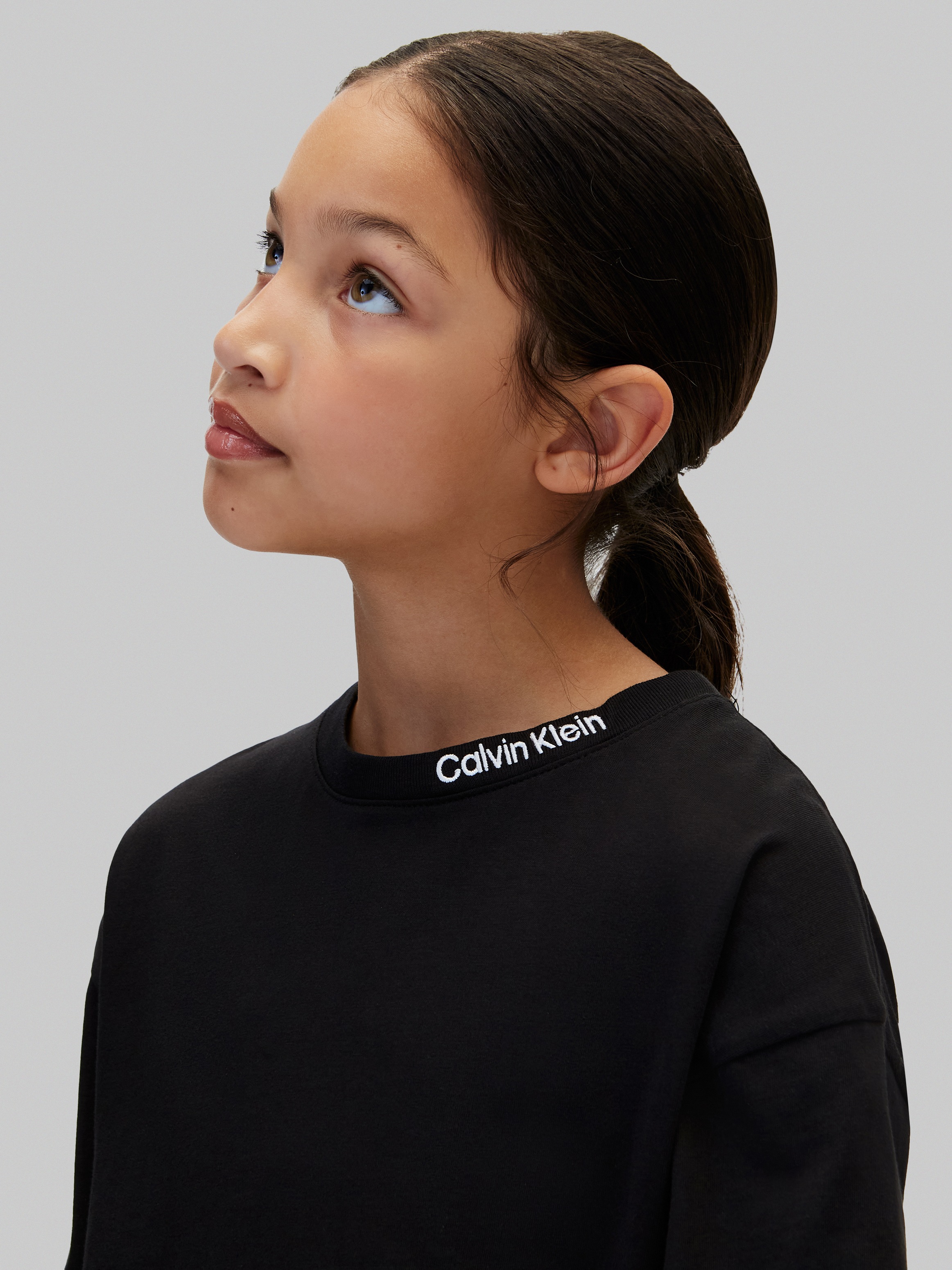 Calvin Klein Jeans T-Shirt Reine Baumwolle, Regular Fit, Logoschriftzug am Ausschnitt