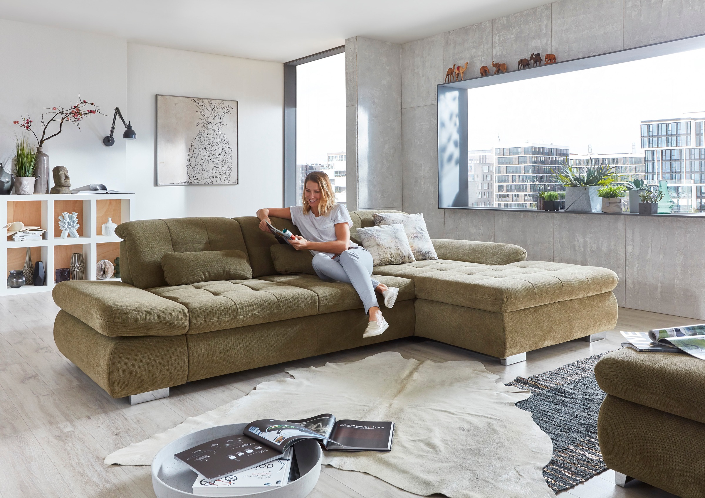 Die PlanBar Ecksofa "MP-IN17004 L-Form, Breite 331 cm, Federkern-Polsterung" inkl. Sitztiefenverstellung, wahlweise weitere Funktionen