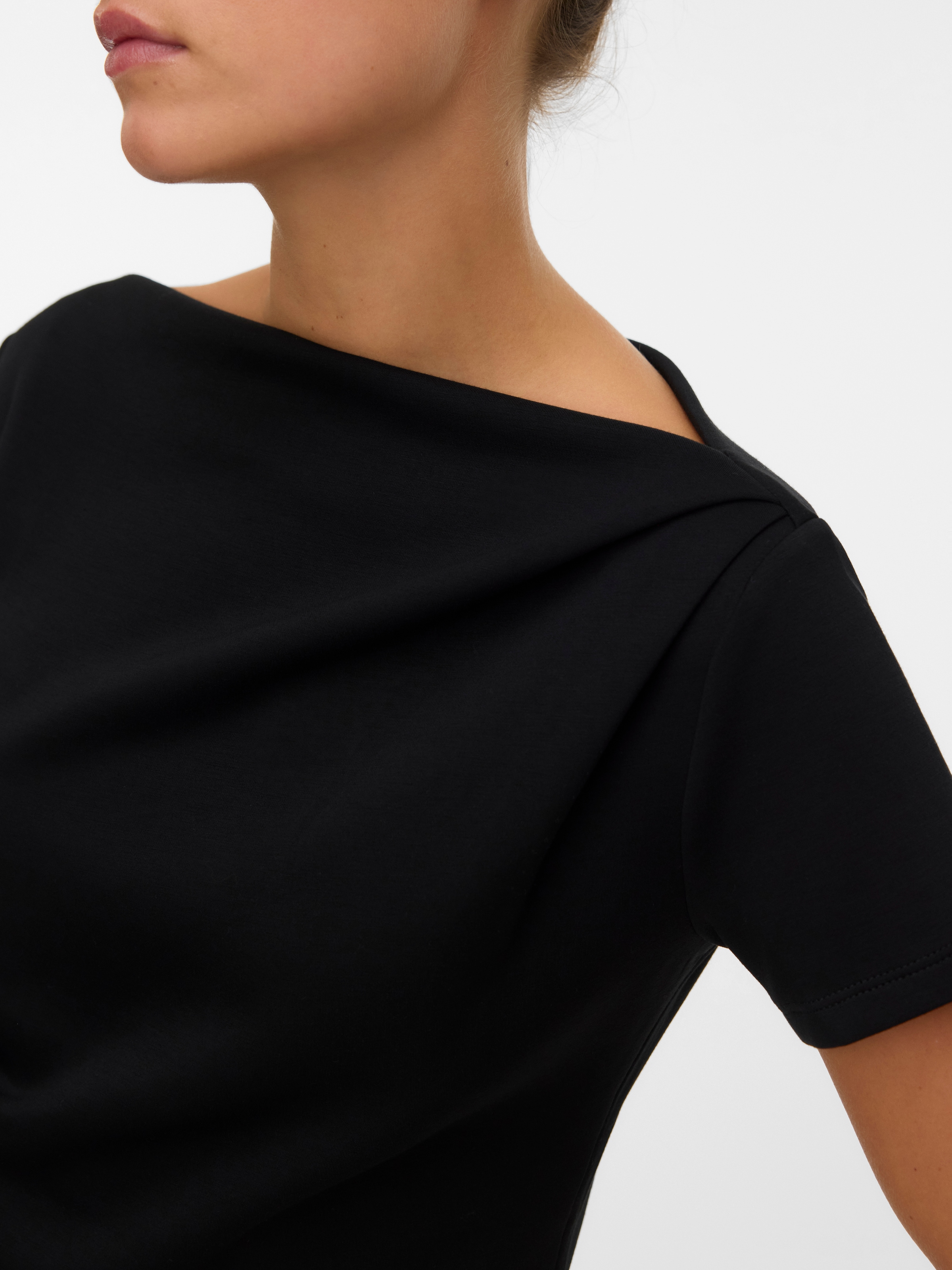 Vero Moda Kurzarmshirt »VMMILLE SS BOATNECK SHORT TOP JRS NOOS« Materialmix, regular fit