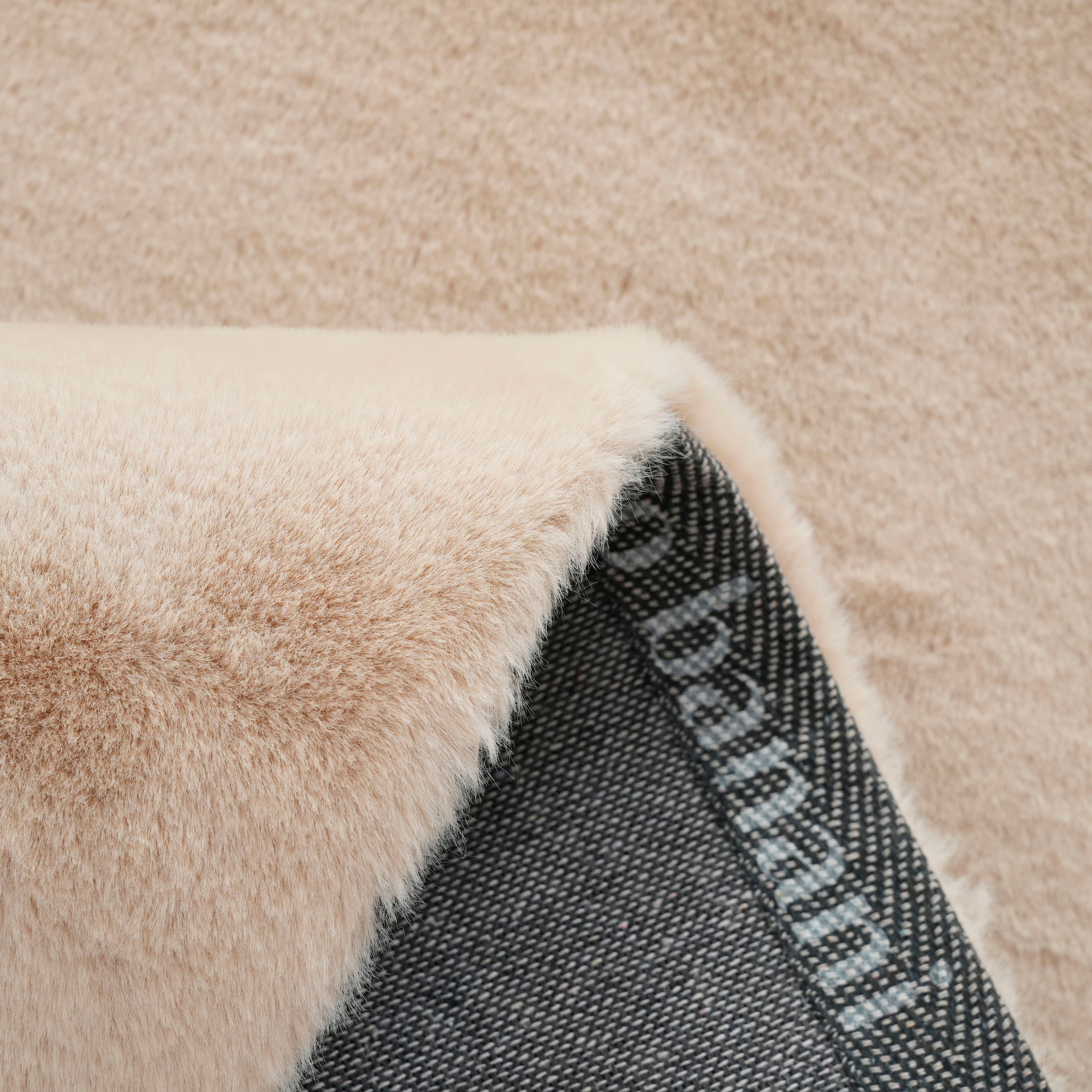 Bruno Banani Fellteppich »Rabbit 2, Kunstfell Teppich, Modern«, rechteckig, 25 mm Höhe, Kaninchenfell-Haptik, sehr weich, Wohnzimmer, Schlafzimmer, Esszimmer