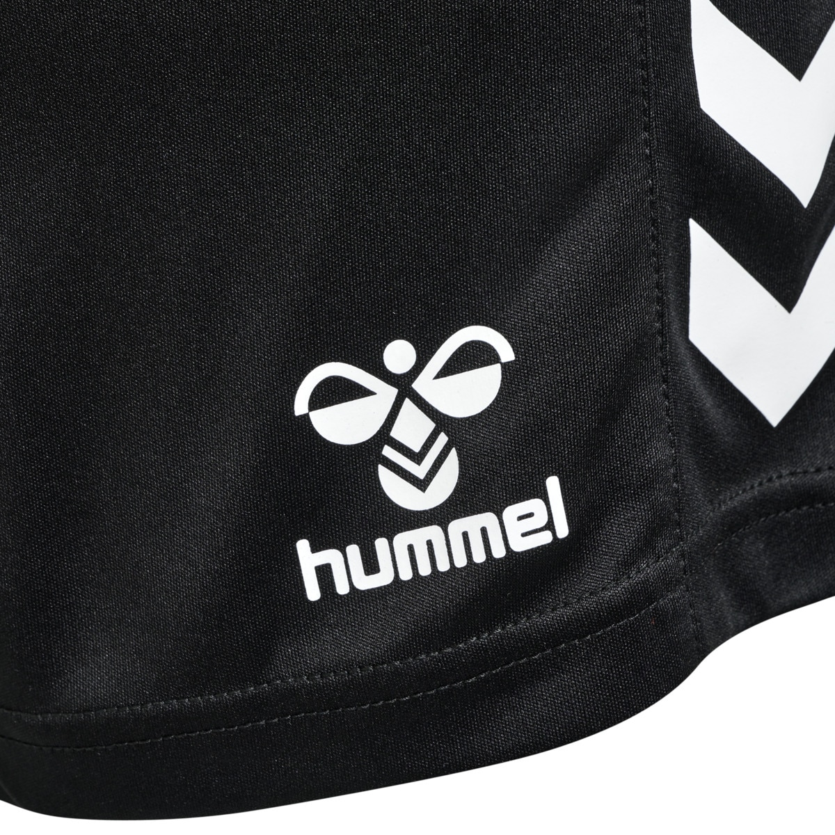 hummel Trainingsshorts »HMLCORE XK POLY SHORTS WOMAN«  mit Stretch-Material, mit BEECOOL®-Technologie, sportlicher Stil