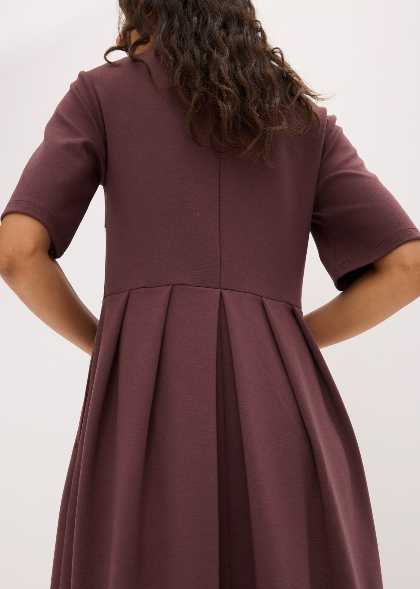 bonprix Shirtkleid mit V-Ausschnitt, Kurzarm, Loose Fit