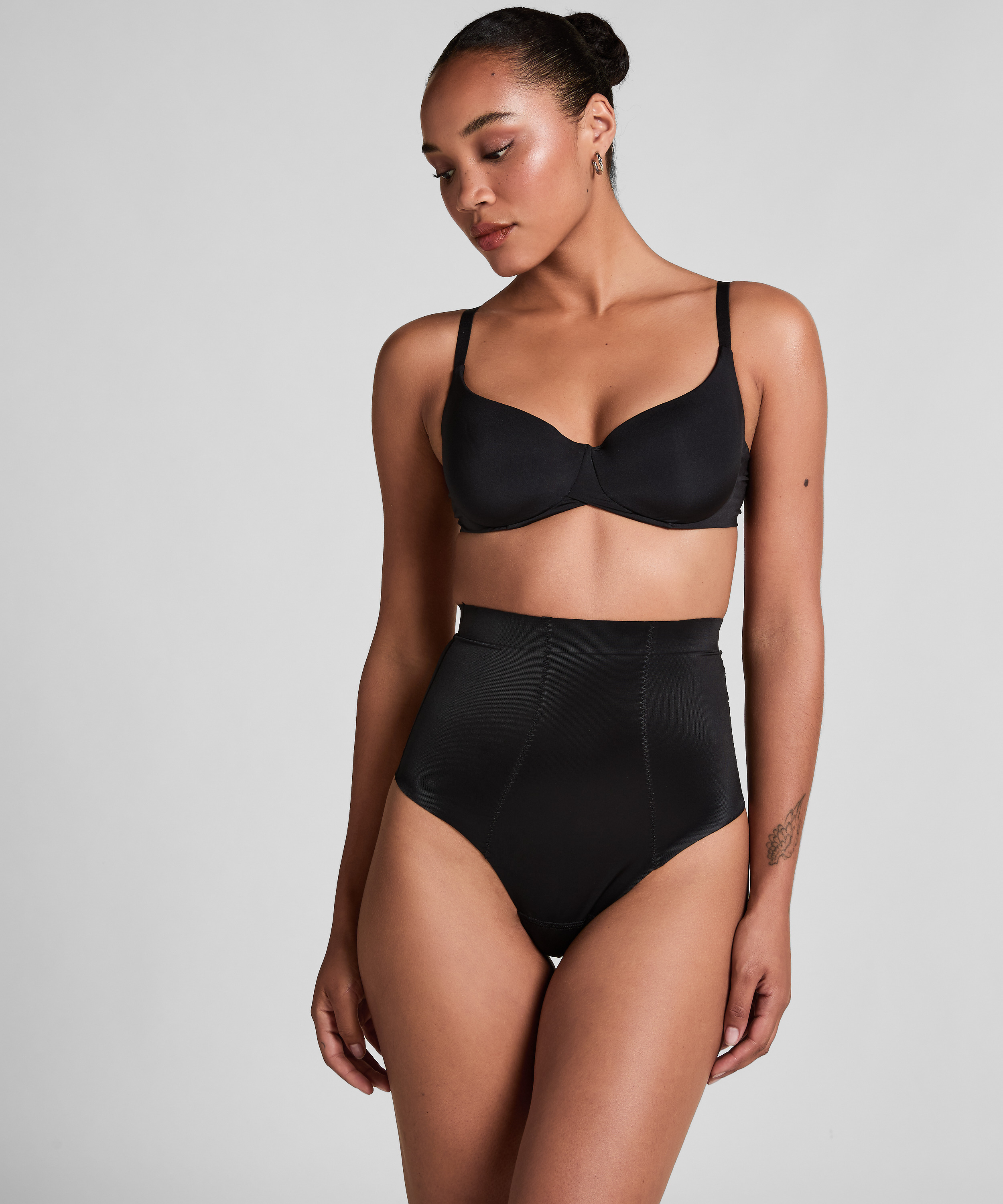 Hunkemöller String "Sculpting scuba high waisted thong"