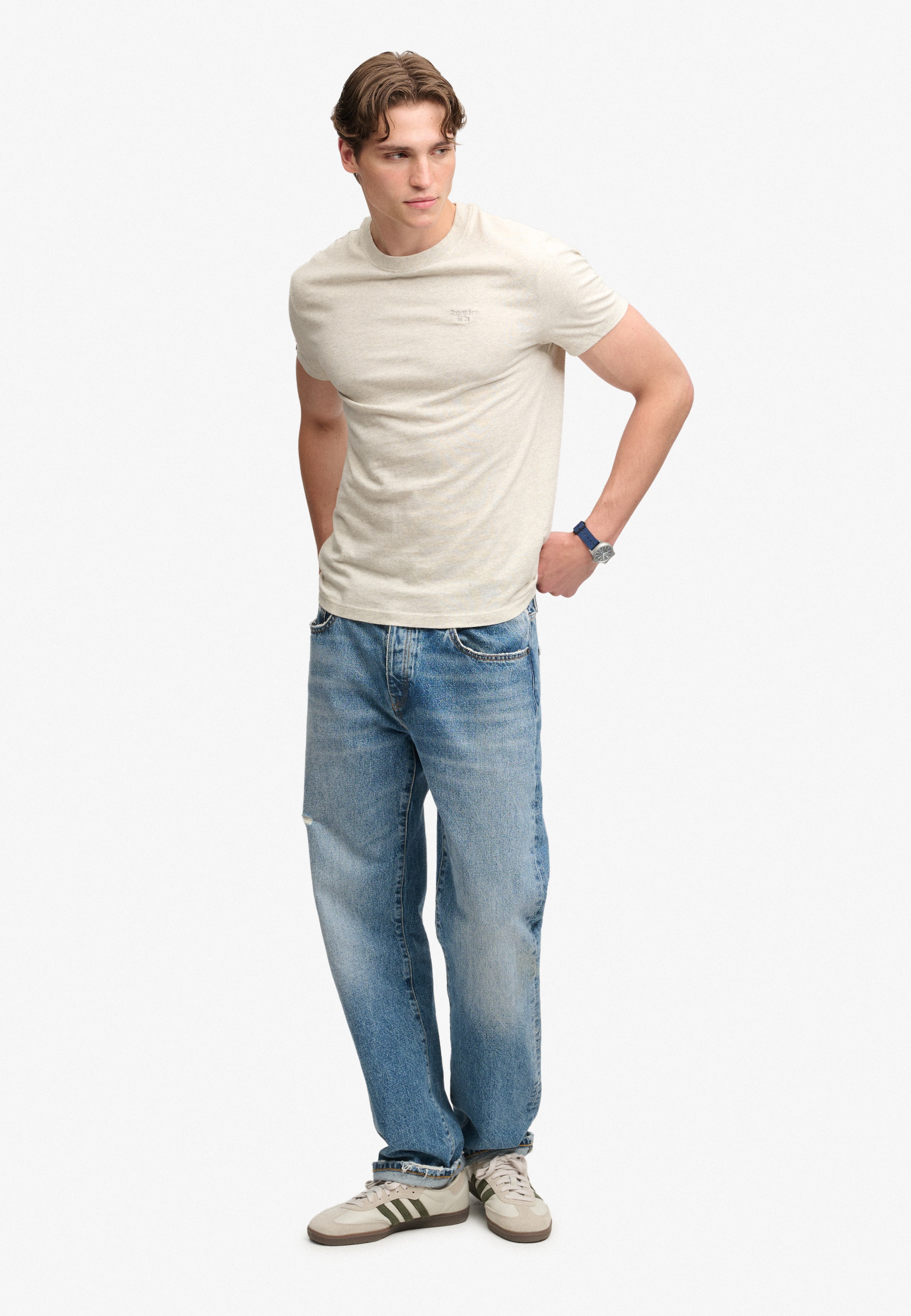 Superdry Rundhalsshirt »ESSENTIAL SERIF LOGO EMB TEE« Baumwolle, regular fit