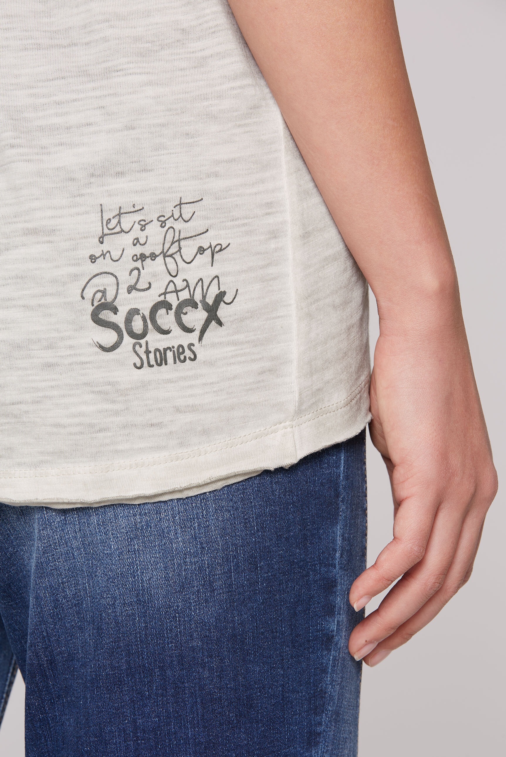 SOCCX Rundhalsshirt, mit offenen Kanten