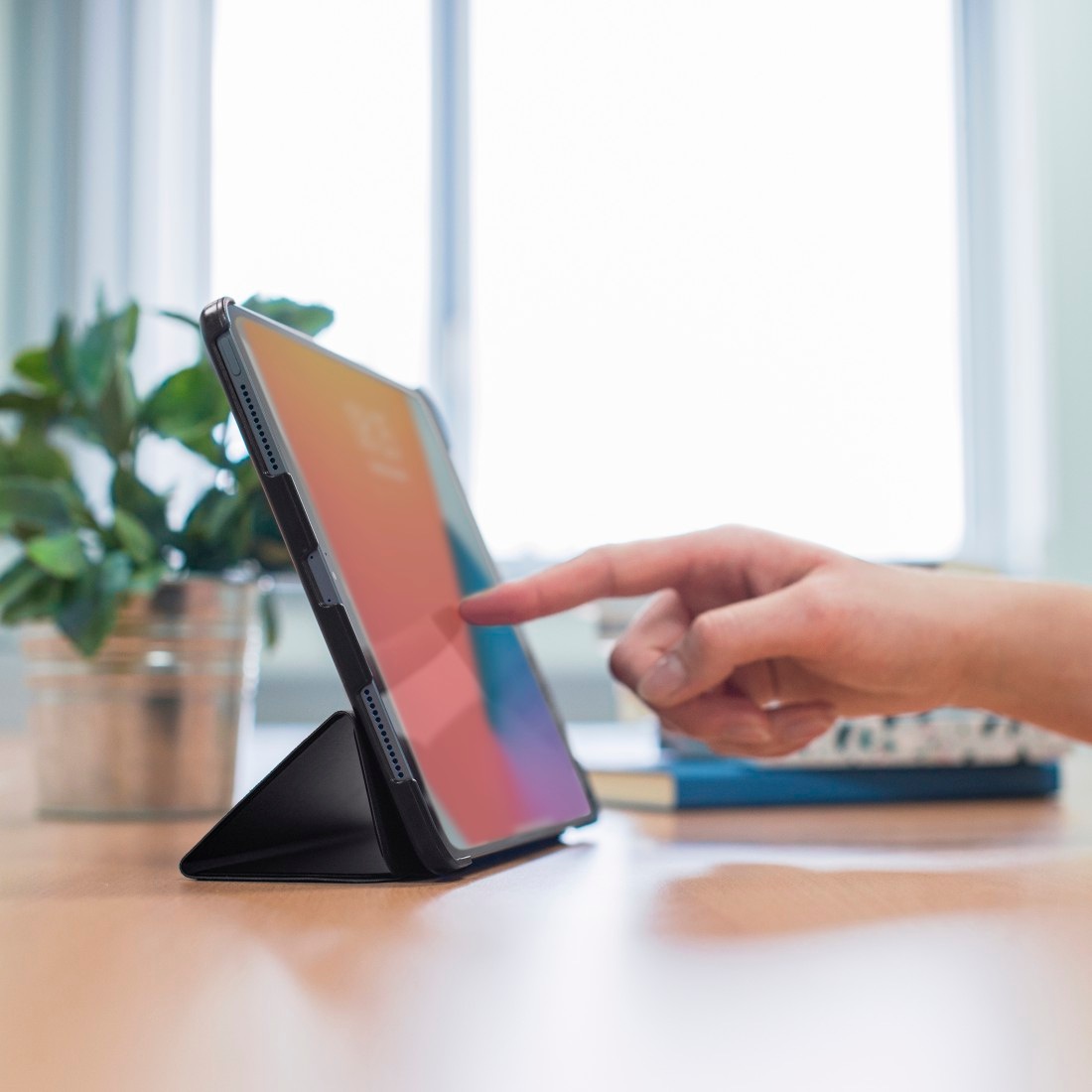 Hama Tablet-Hülle »Tablet Case für Apple iPad Pro 13" (2024), Schwarz«, robustes Material, mit Standfunktion und Magnetverschluss