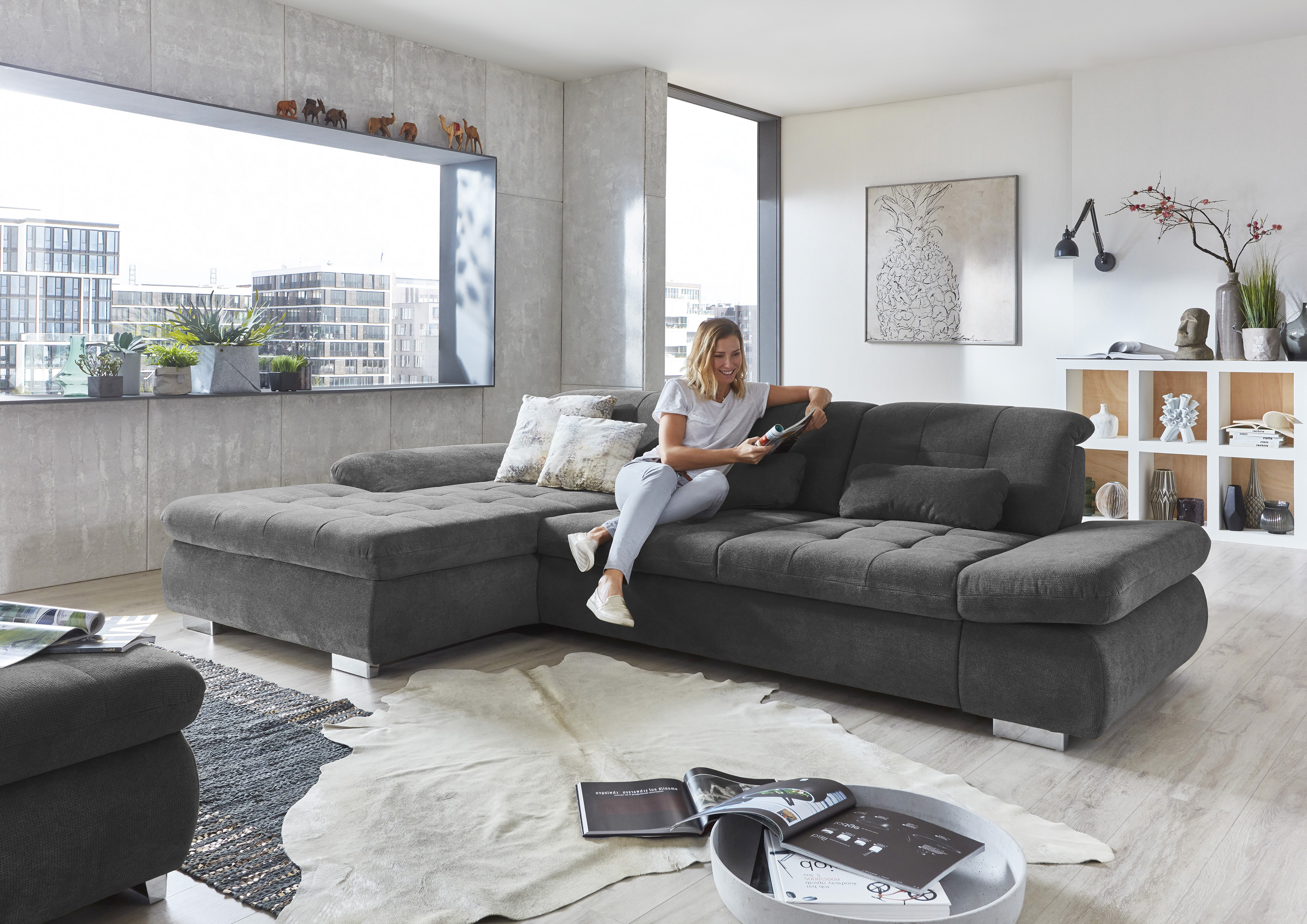 Die PlanBar Ecksofa "MP-IN17004 L-Form, Breite 331 cm, Federkern-Polsterung" inkl. Sitztiefenverstellung, wahlweise weitere Funktionen
