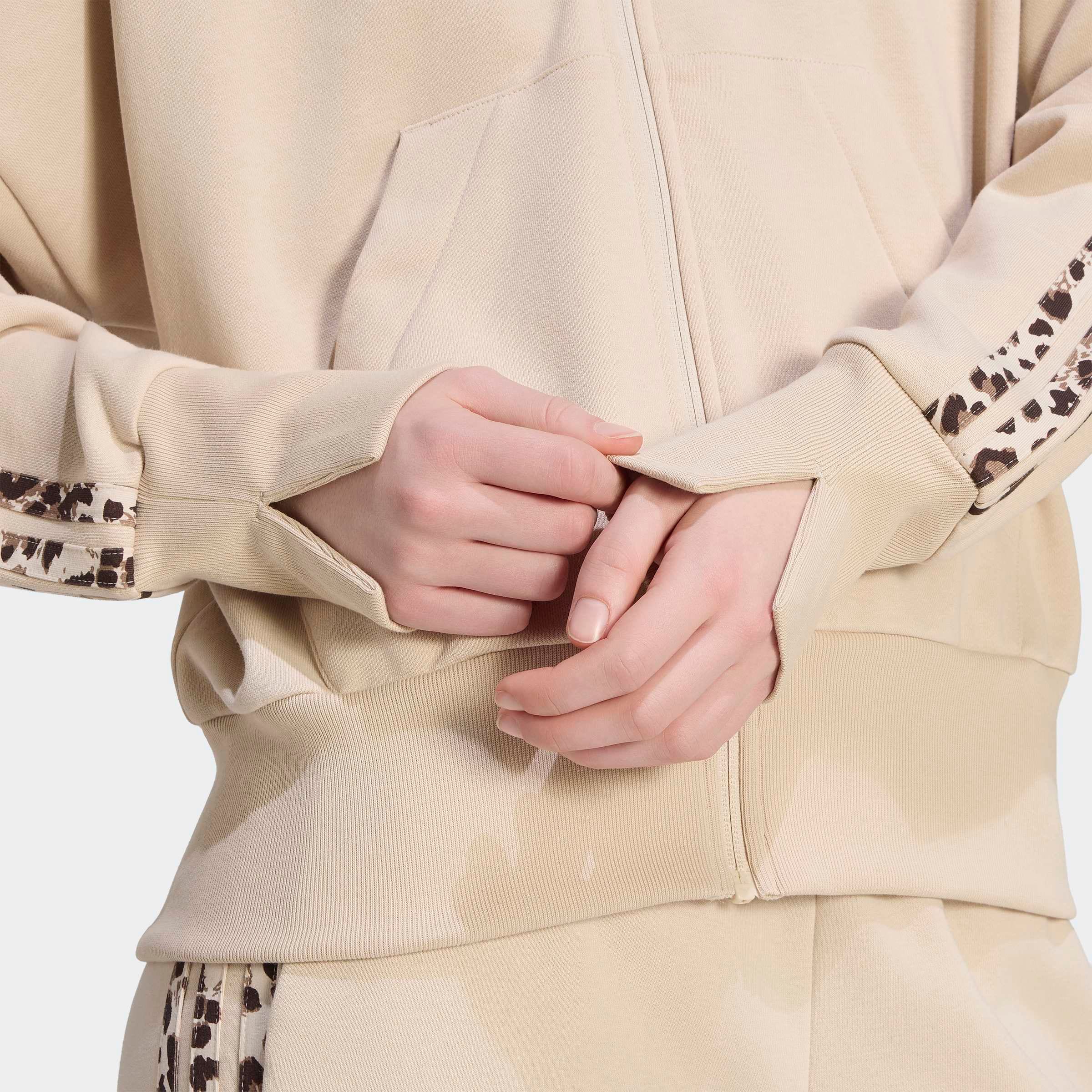 adidas Sportswear Kapuzensweatjacke »SEASONAL ESSENTIALS 3-STREIFEN, ANIMALPRINT«