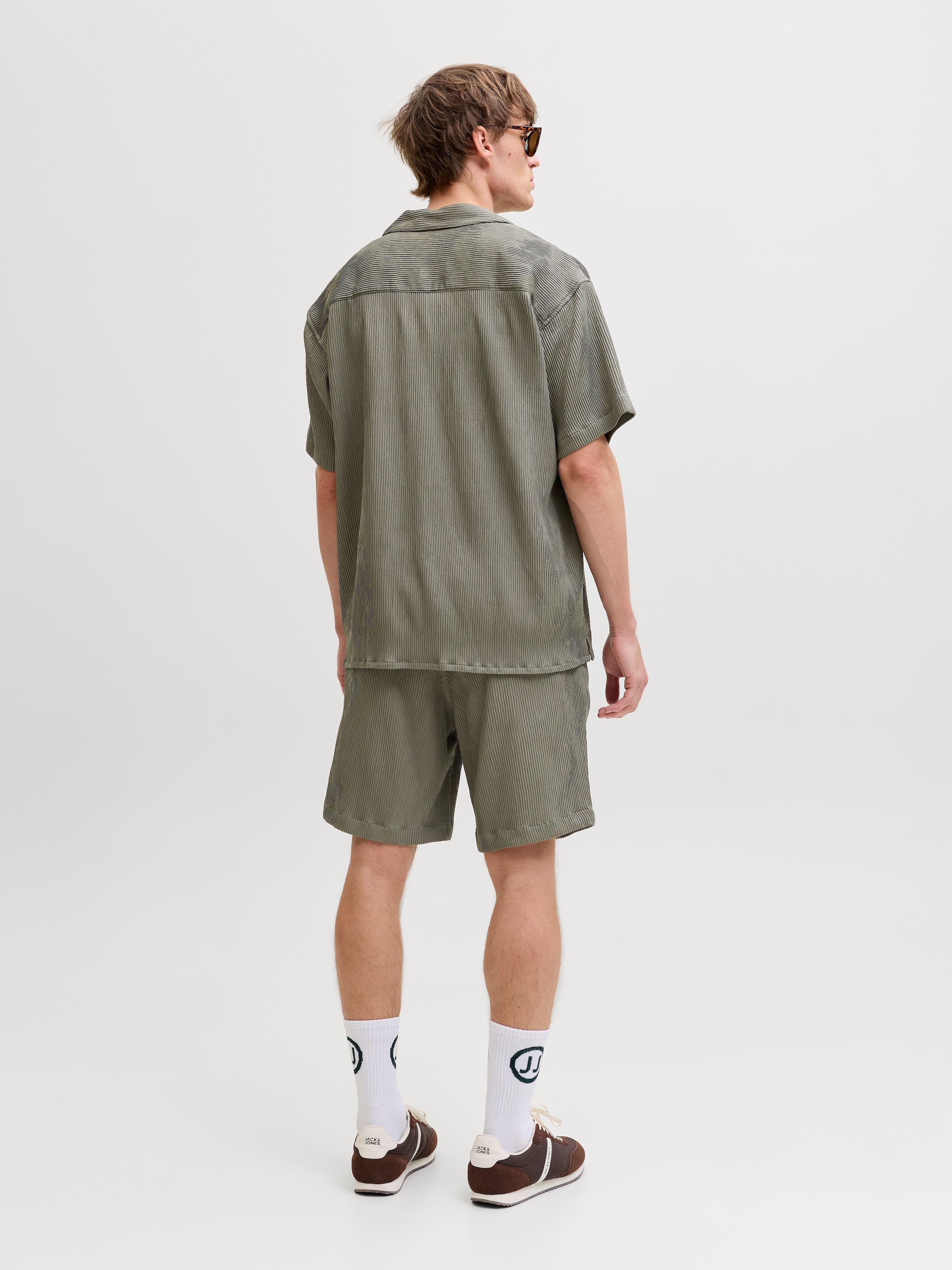 Jack & Jones Kurzarmhemd »JJEHARRISON RESORT SHIRT SS SN« Materialmix mit Stretch, loose fit