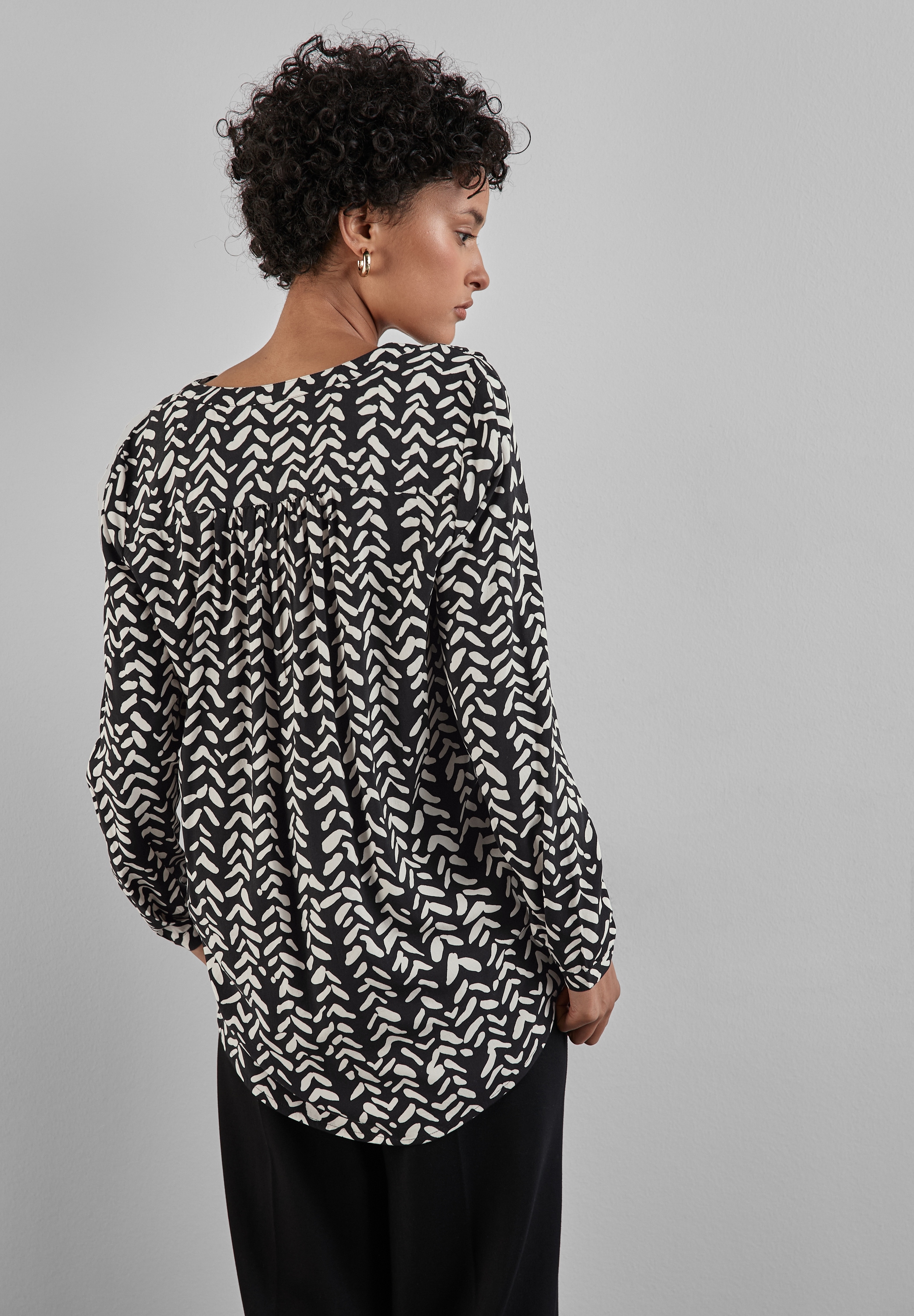STREET ONE Longbluse, mit grafischem Muster