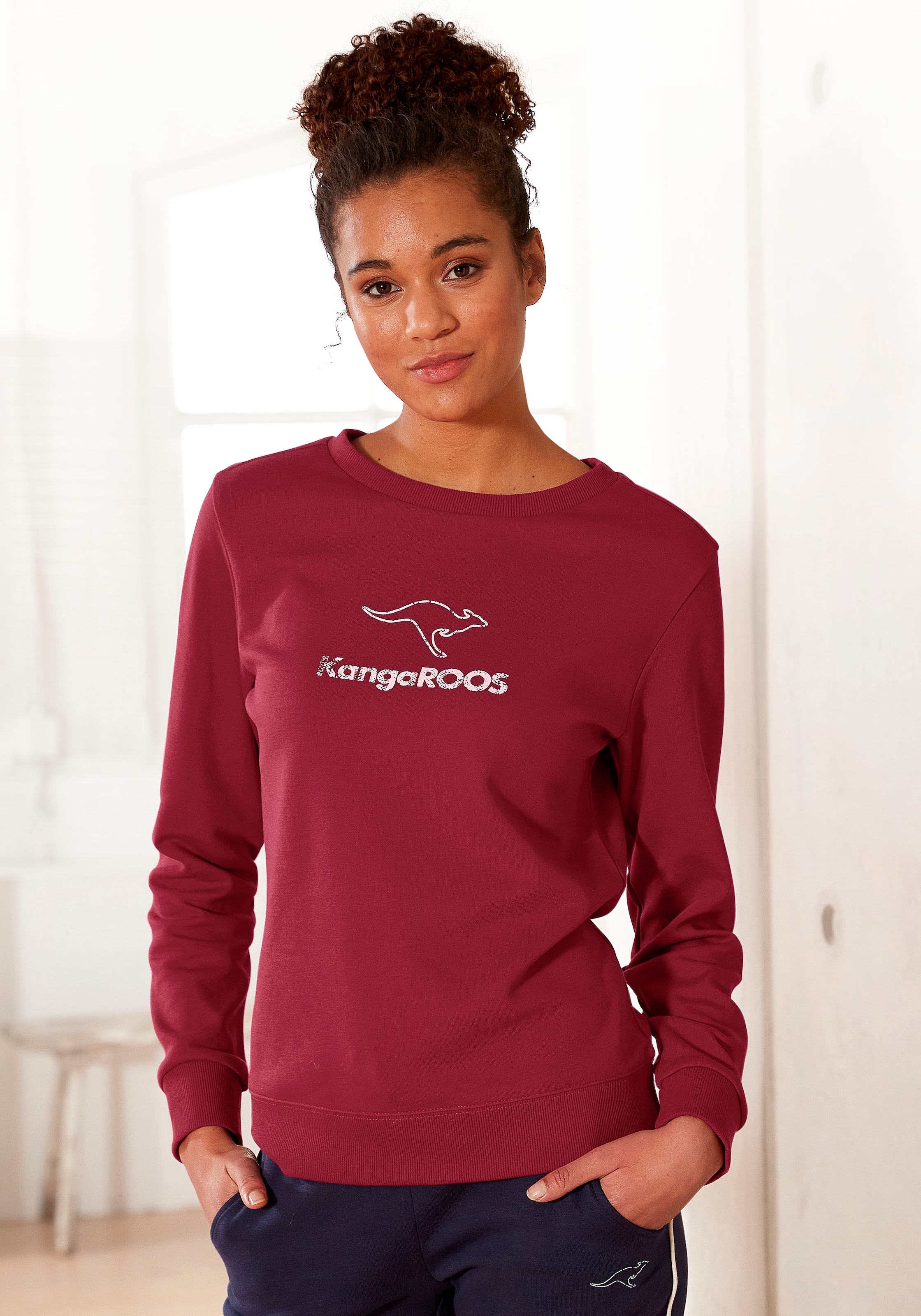 Sweatshirt, mit Kontrastfarbenem Logodruck, Loungeanzug