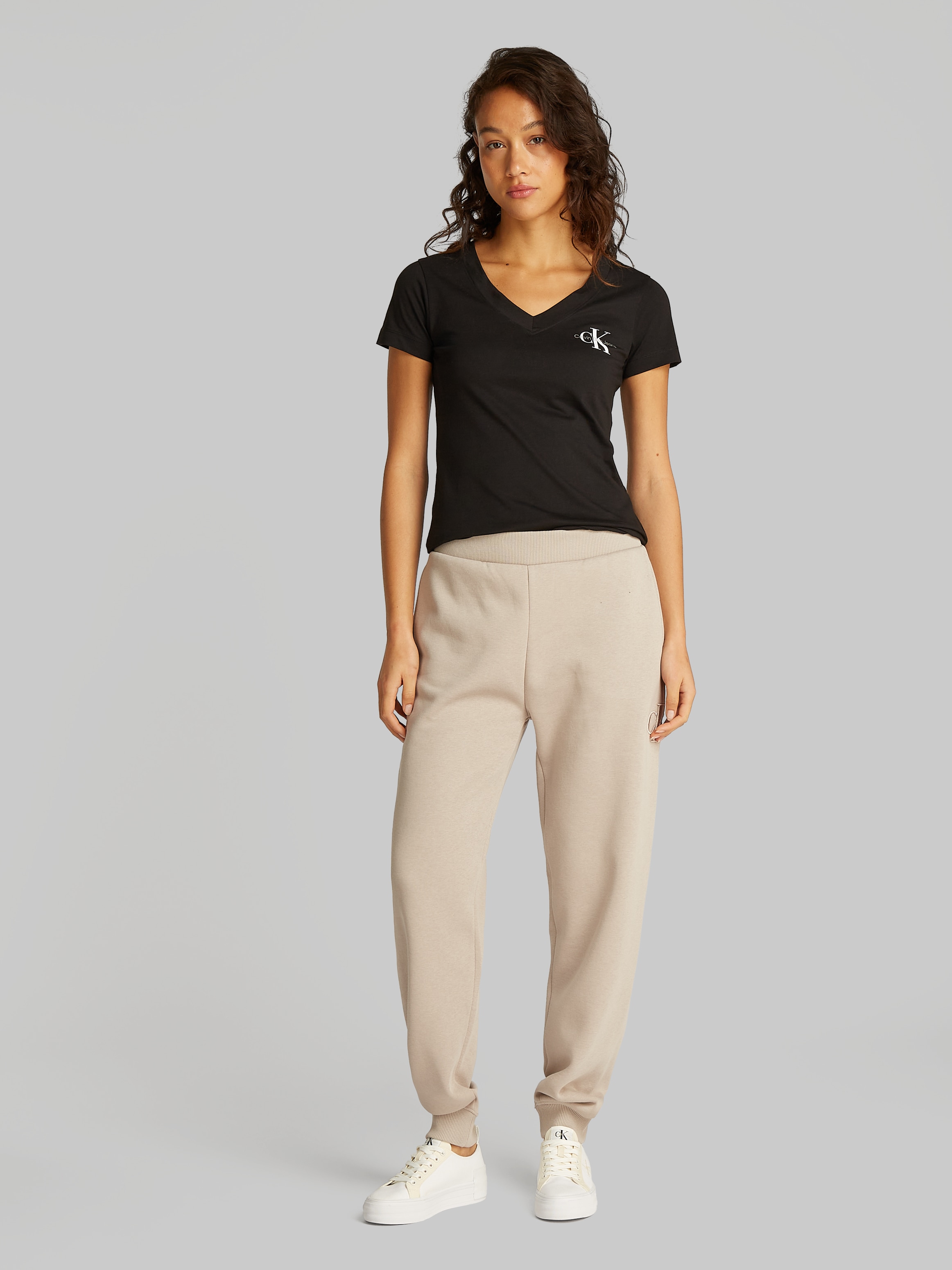 Calvin Klein Jeans T-Shirt »2-PACK MONOLOGO V-NECK TEE«, (Packung, 2er-Pack), mit Logomarkenlabel