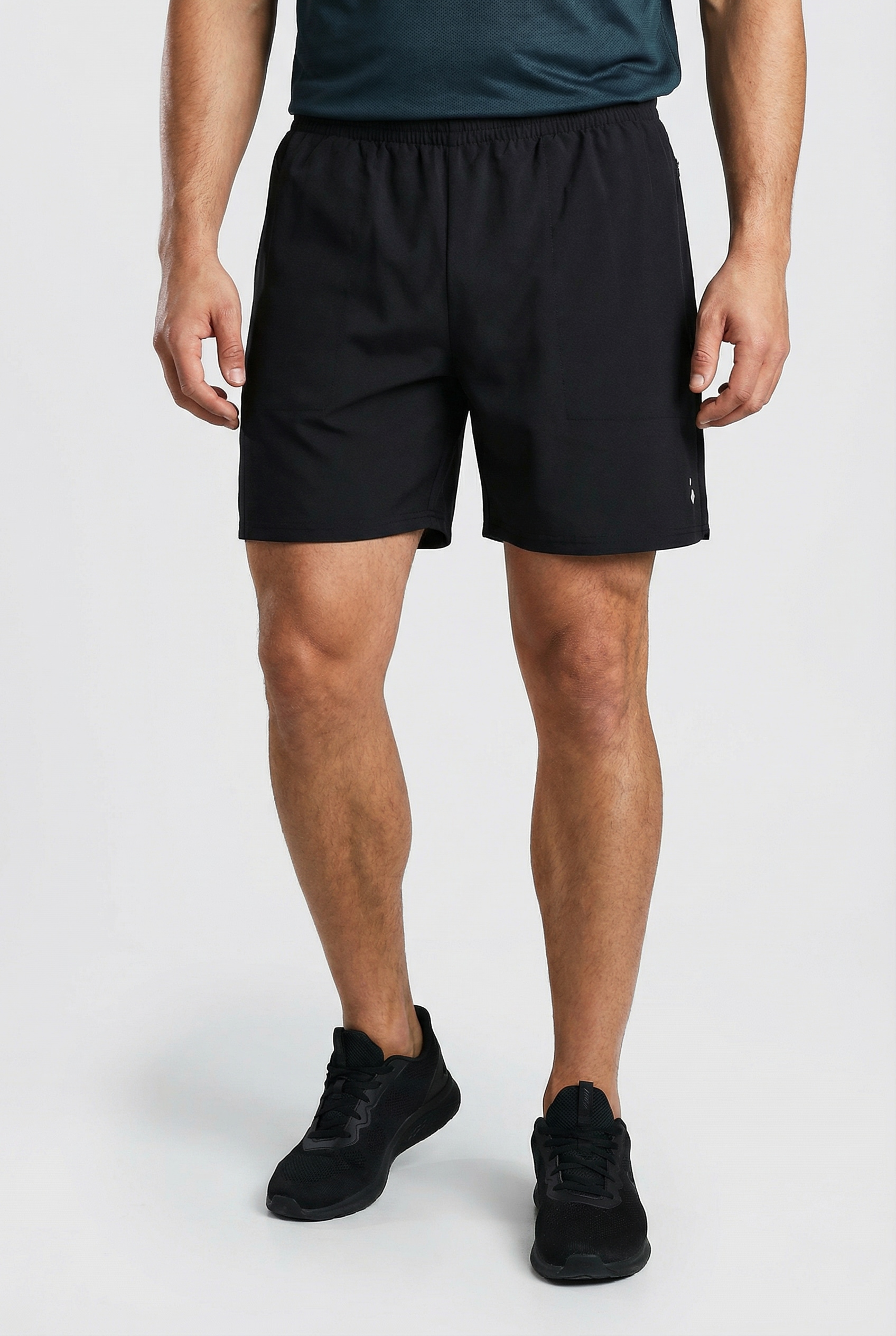hummel Trainingsshorts "HMLPULSE WORKOUT SHORTS" mit elastischem Bund, reguläre Passform, gewebter Stoff