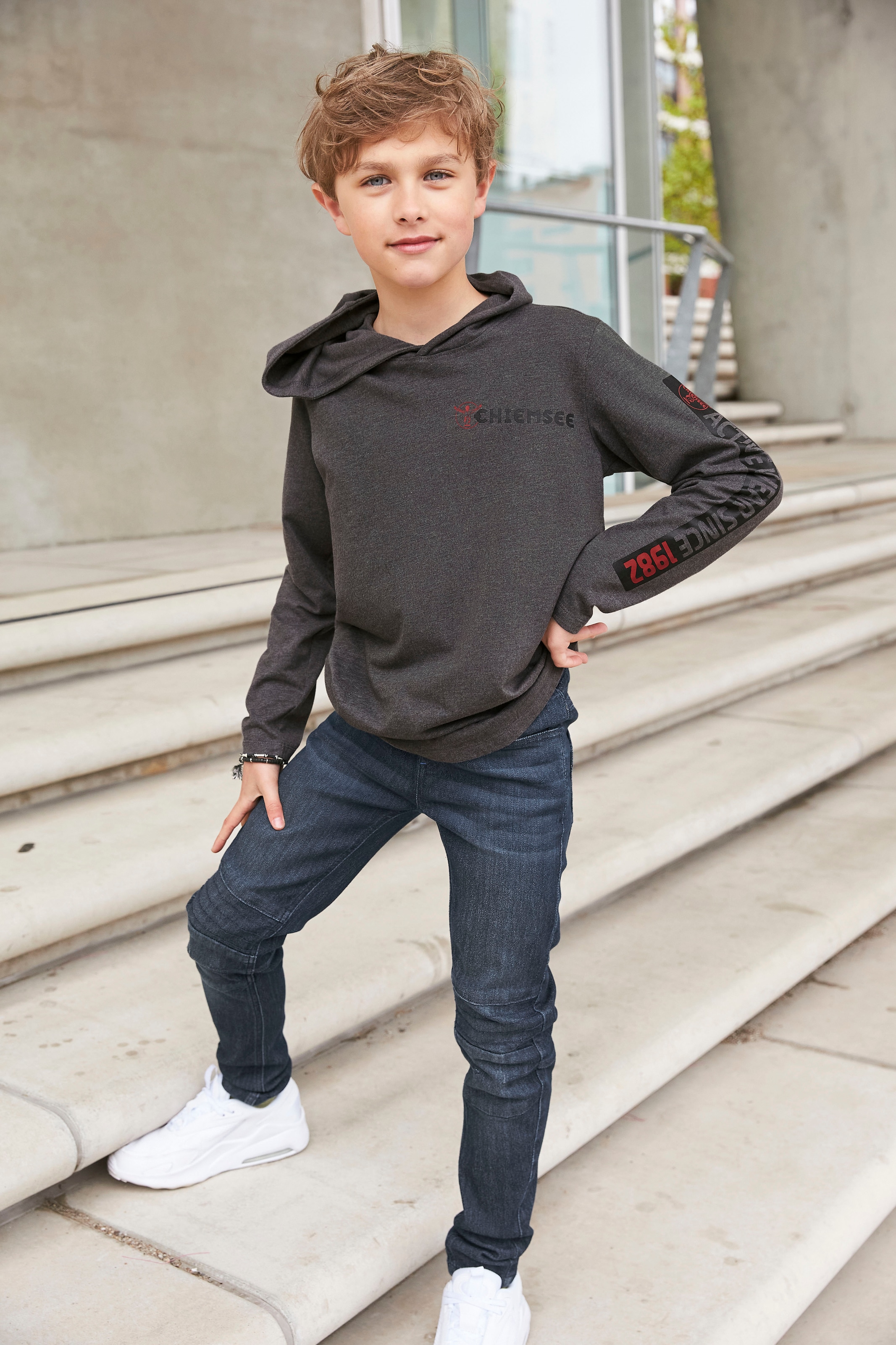 Chiemsee Kapuzenshirt »mit Ärmeldruck«, Langarm, stylischer Druck, aus Baumwollmischung, mit Kapuze