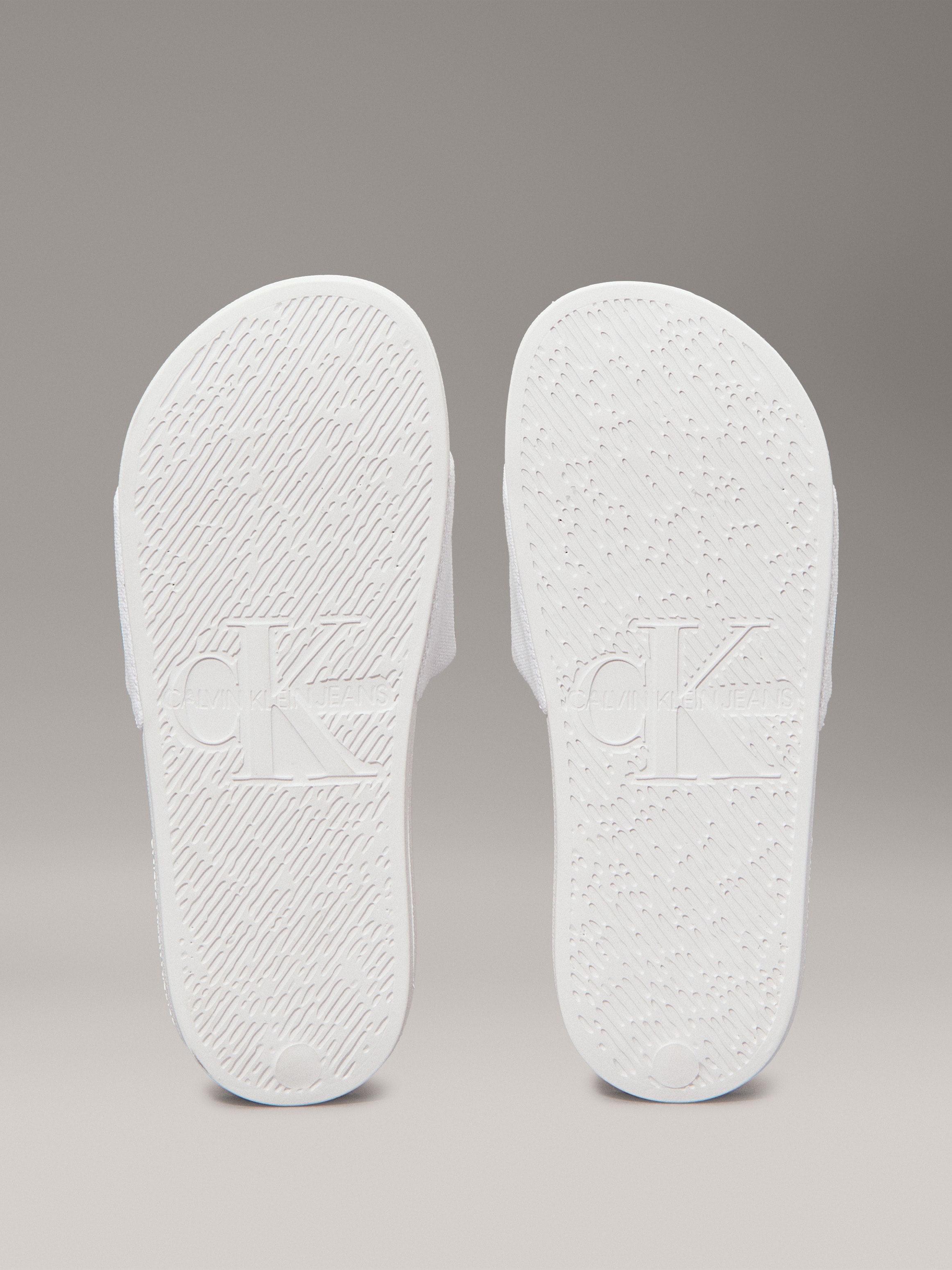 Calvin Klein Jeans Pantolette »SLIDE MONOGRAM WMNS«, Poolslides, Schlappen, Sommerpantolette, Strandschuh zum Schlupfen