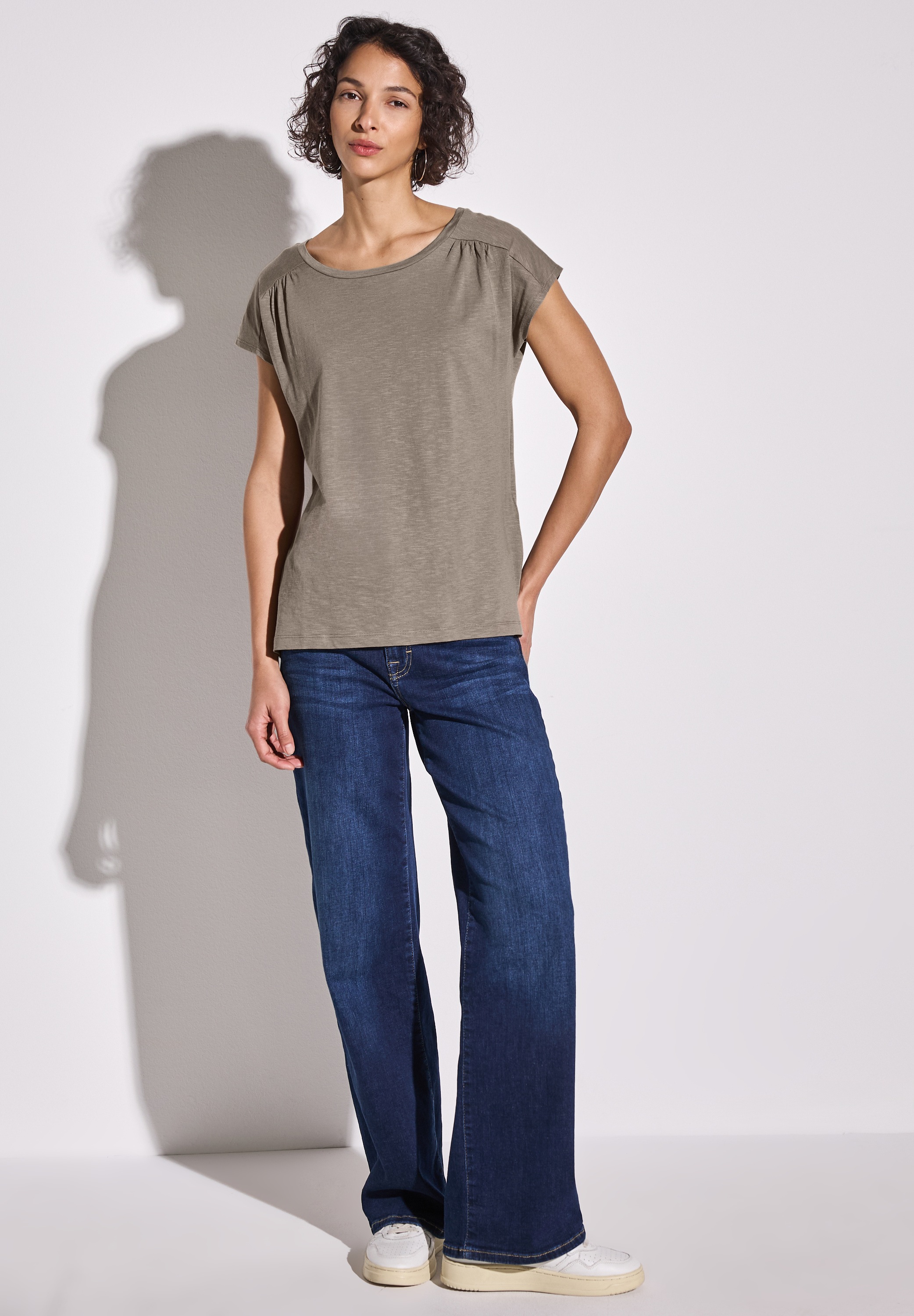 STREET ONE T-Shirt, mit Seitlichen Einschlitzen am Saum